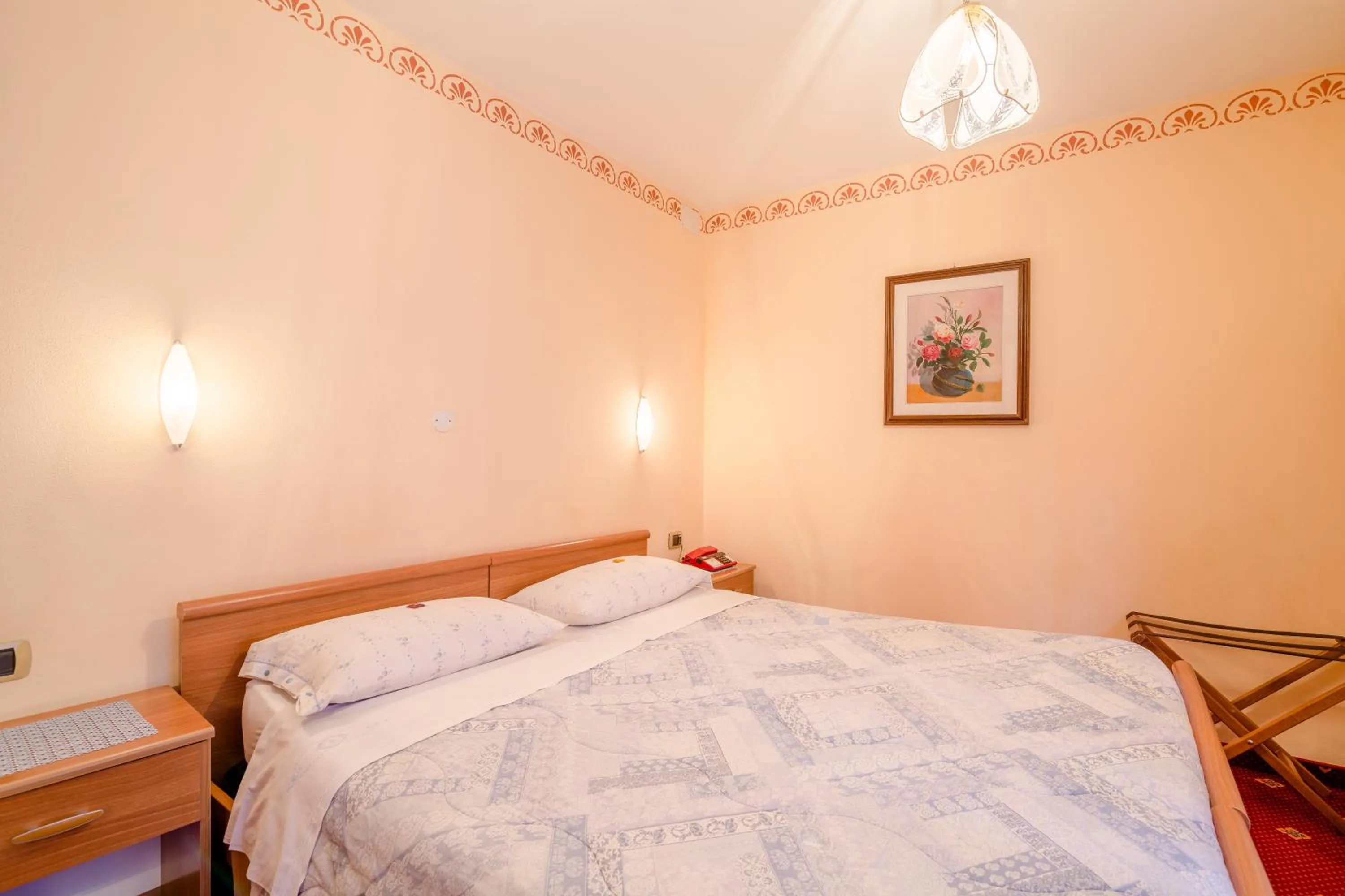 Bed in Albergo Genzianella