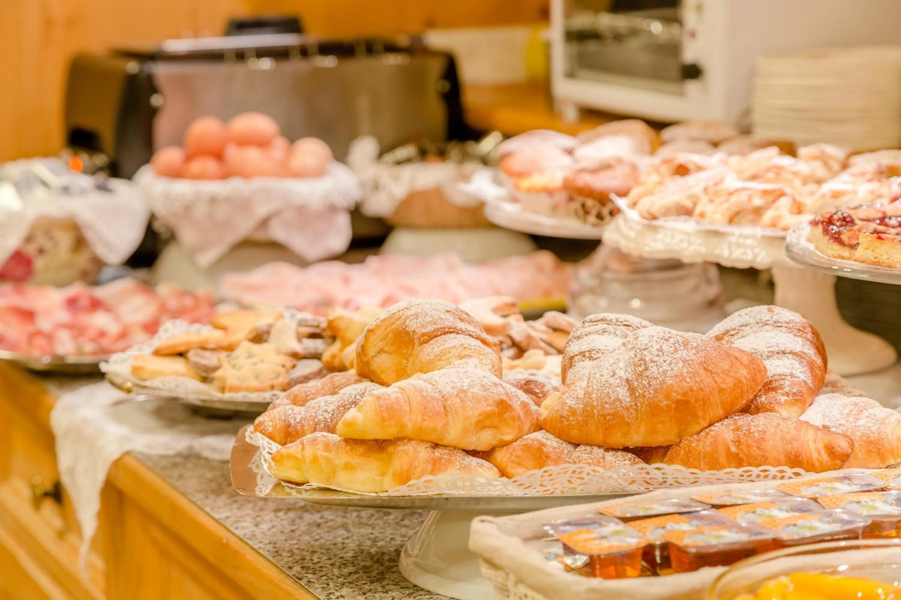 Buffet breakfast in Albergo Genzianella