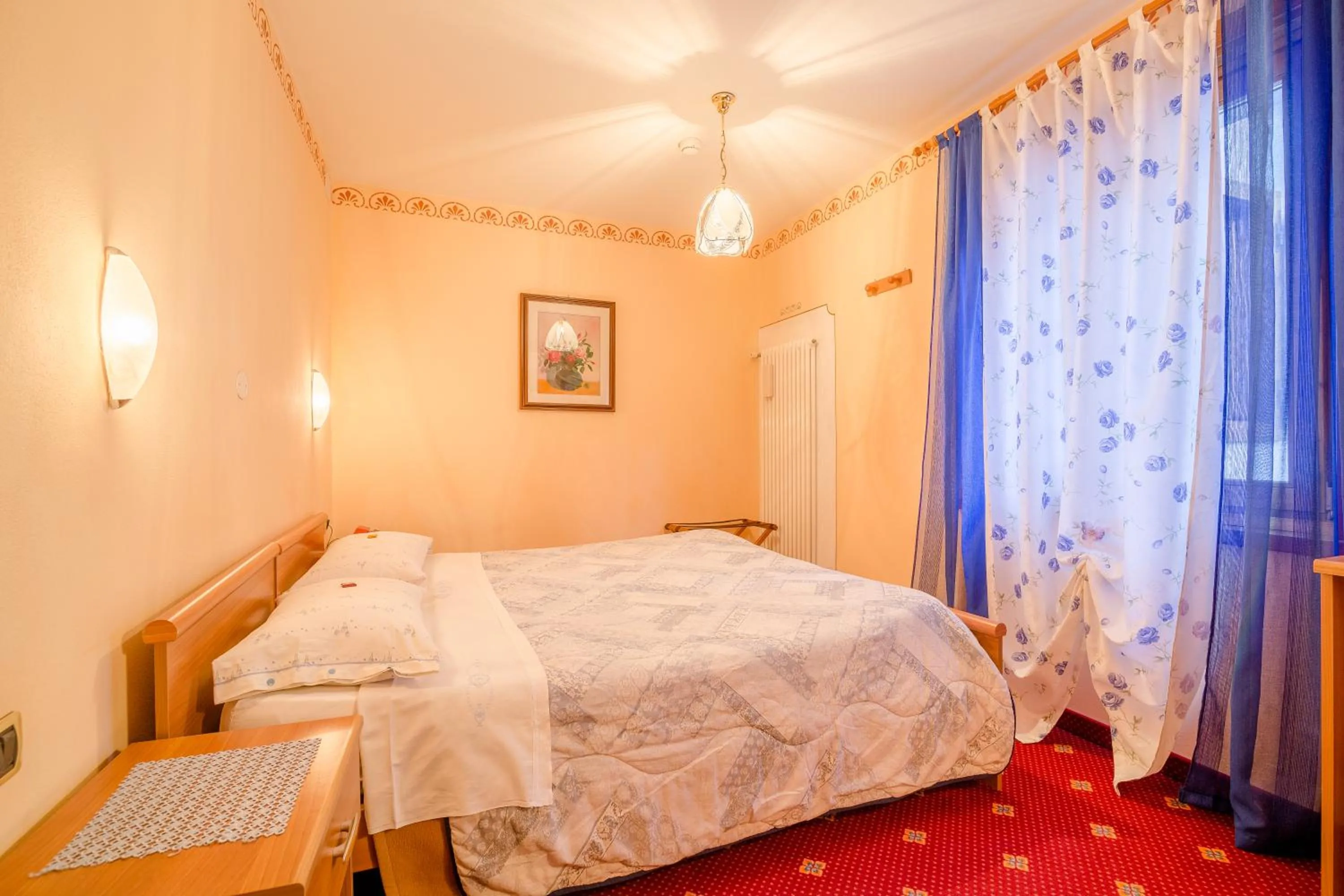 Bed in Albergo Genzianella