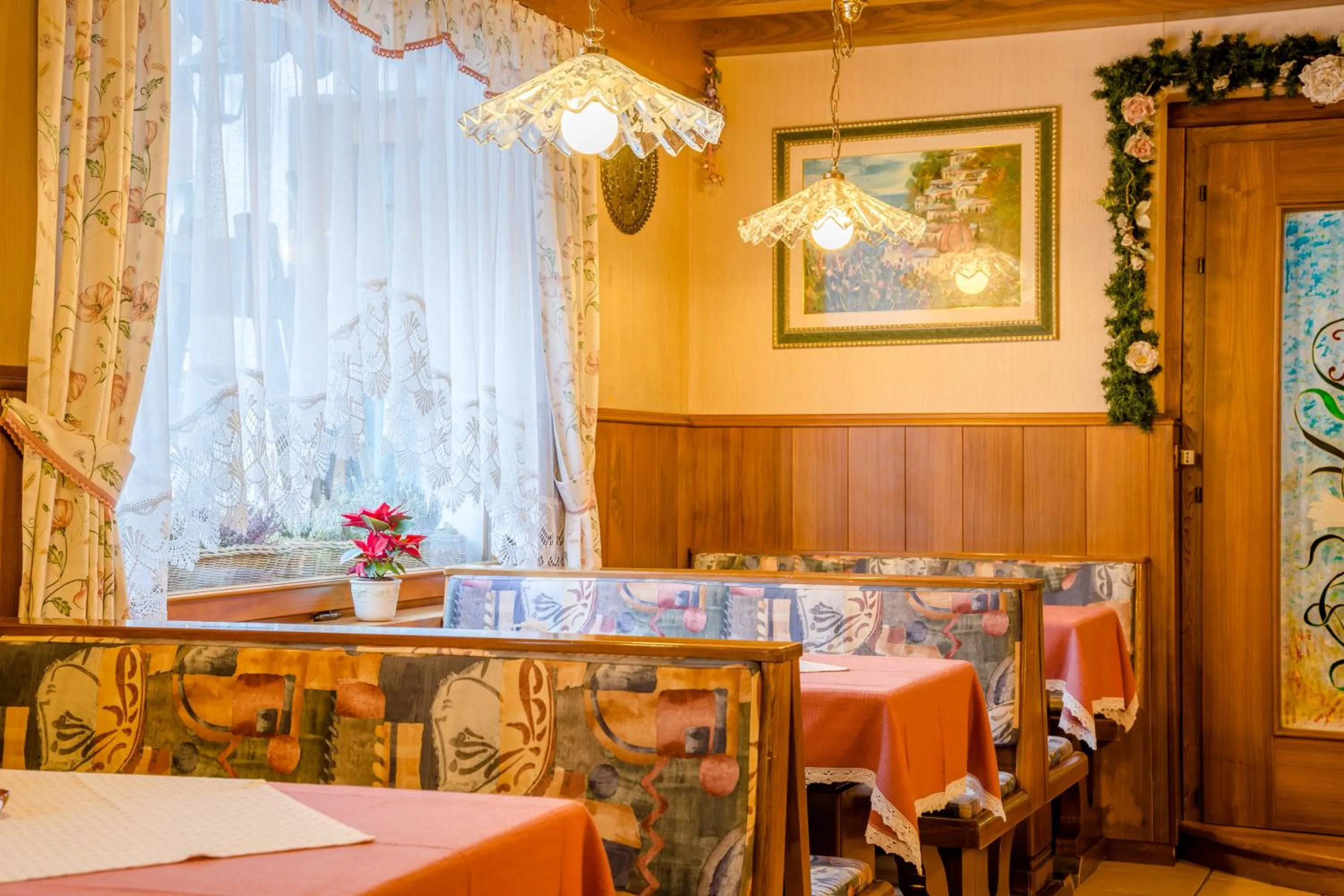 Restaurant/places to eat in Albergo Genzianella