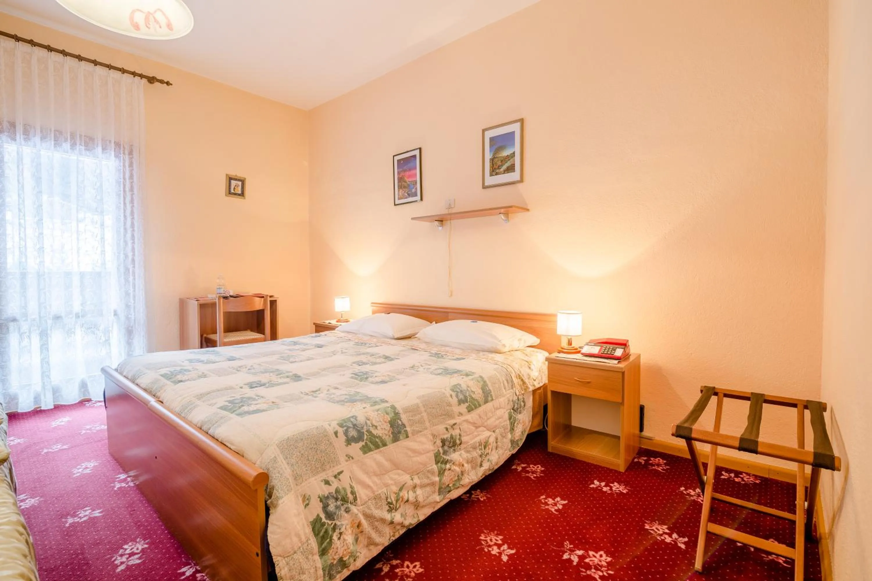 Bed in Albergo Genzianella