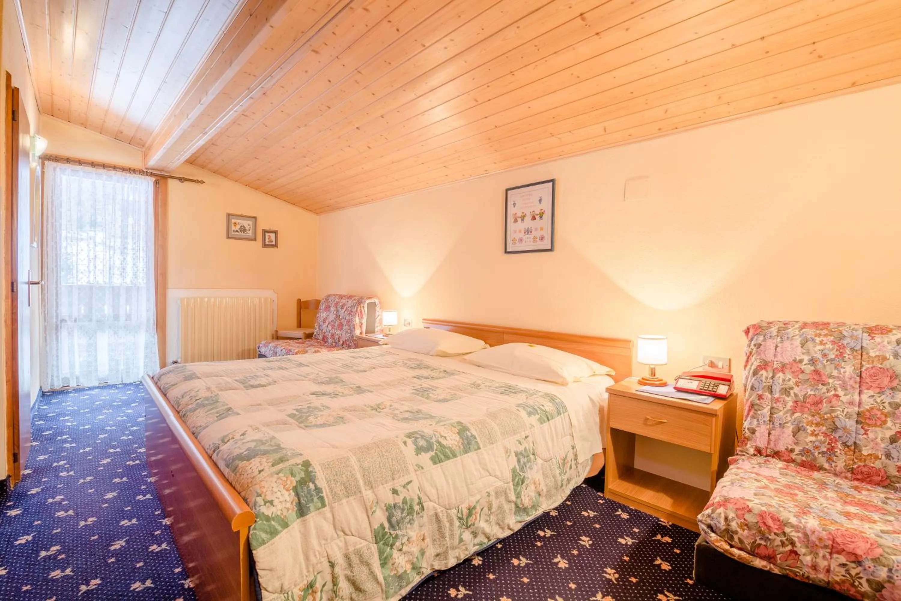 Bed in Albergo Genzianella