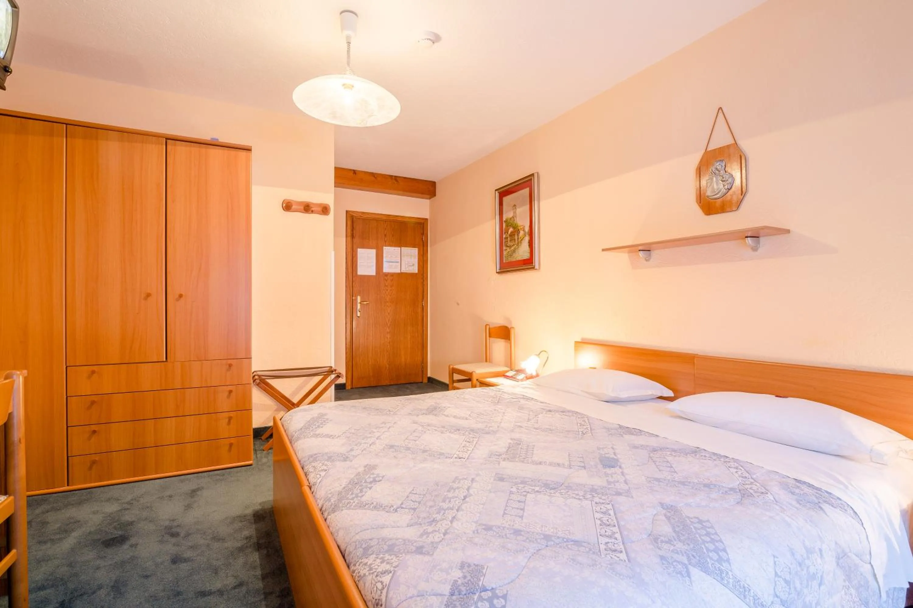 Bed in Albergo Genzianella