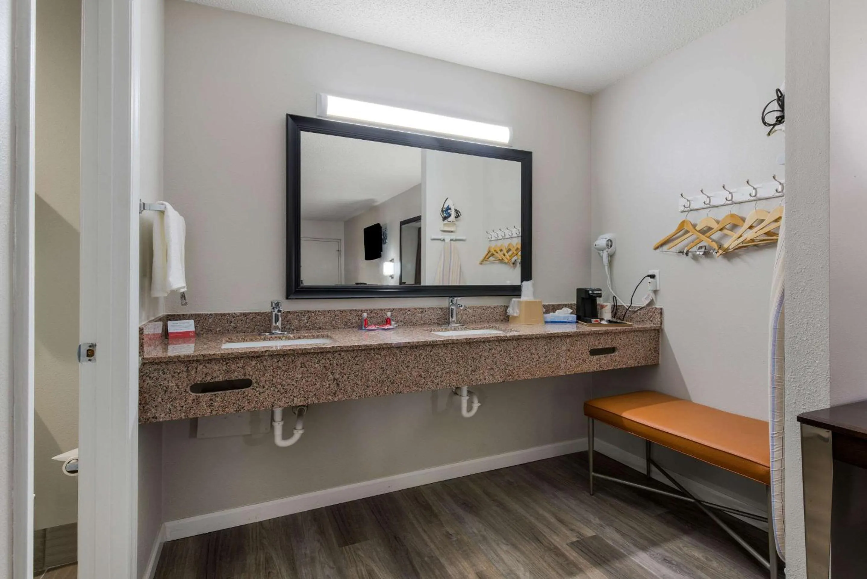 Bedroom in Econo Lodge Cheraw Market Street