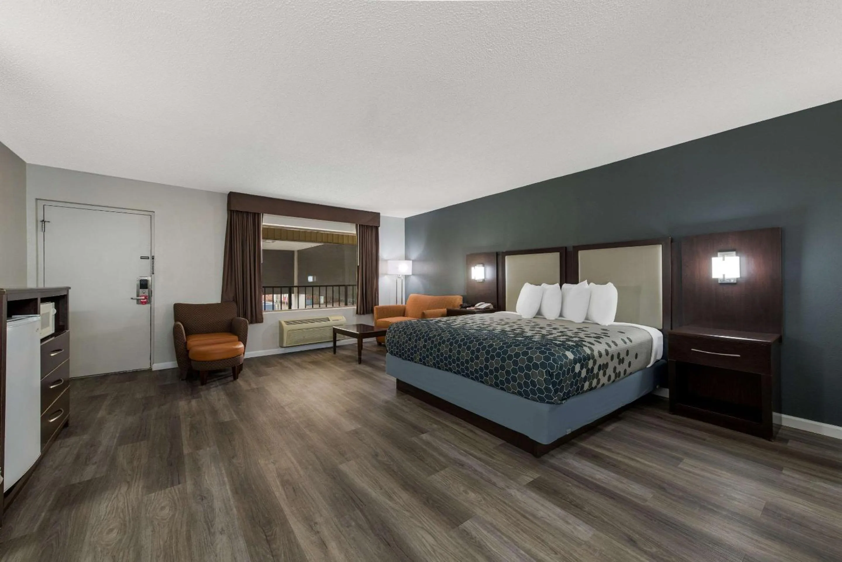 Bedroom, Bed in Econo Lodge Cheraw Market Street