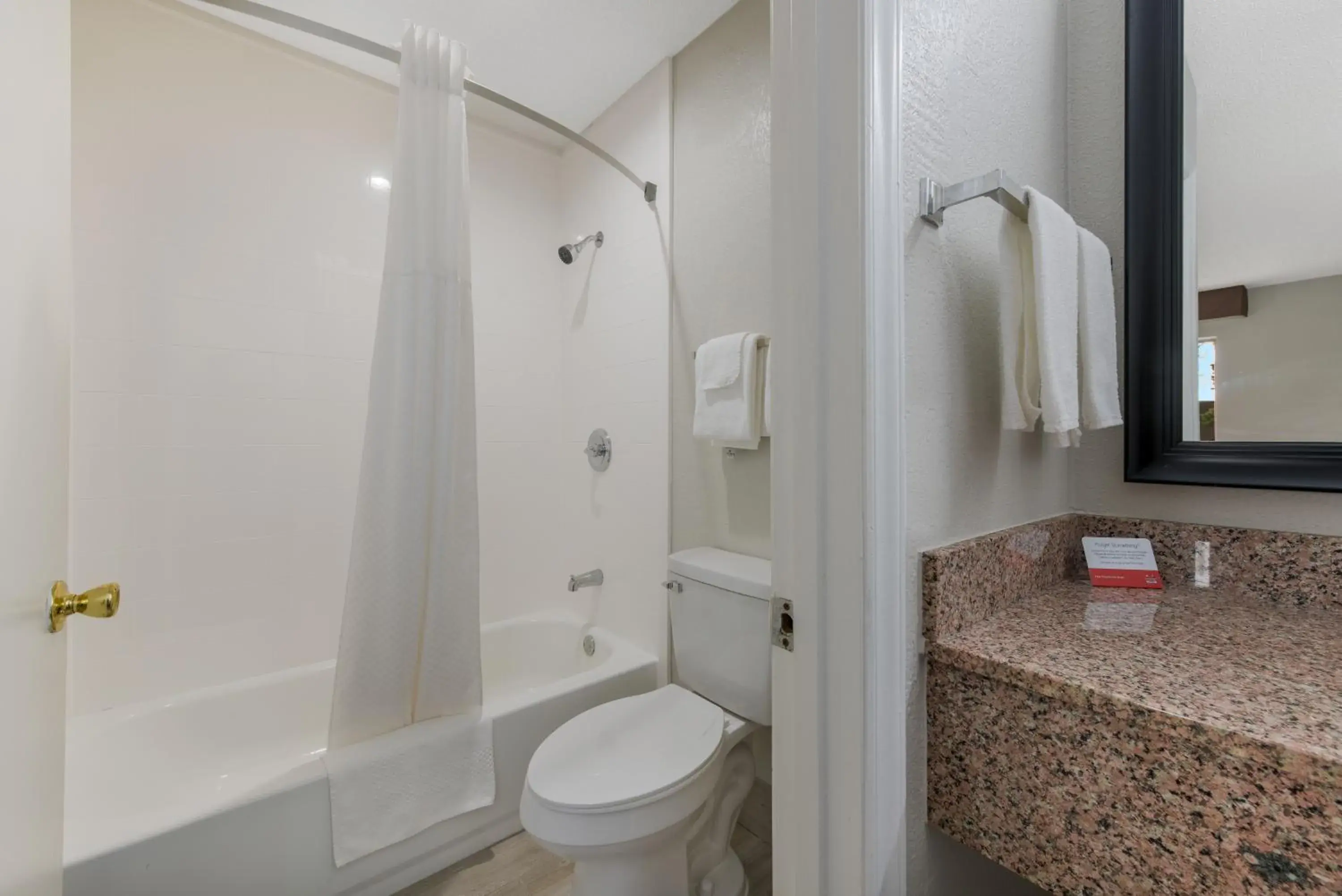 King Room with Sofa - Non Smoking in Econo Lodge Cheraw Market Street King Room with Sofa - Non Smoking in Econo Lodge Cheraw Market Street