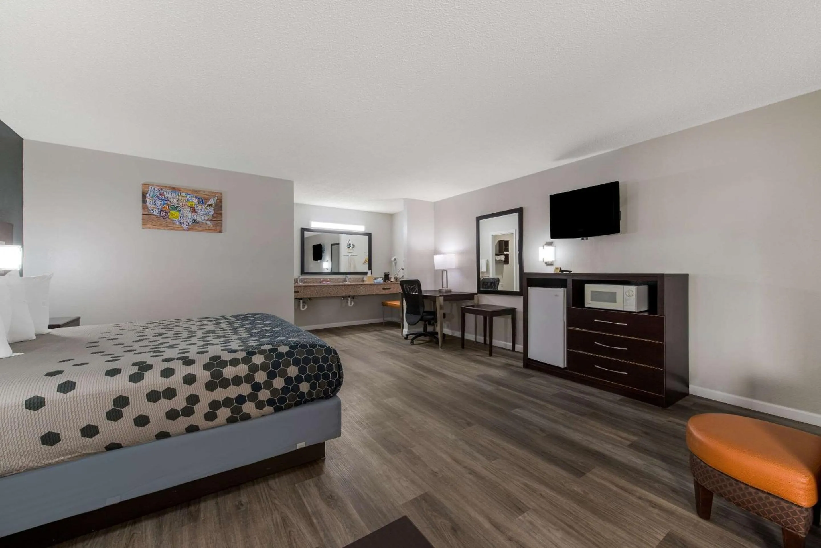 Bedroom, Bed in Econo Lodge Cheraw Market Street