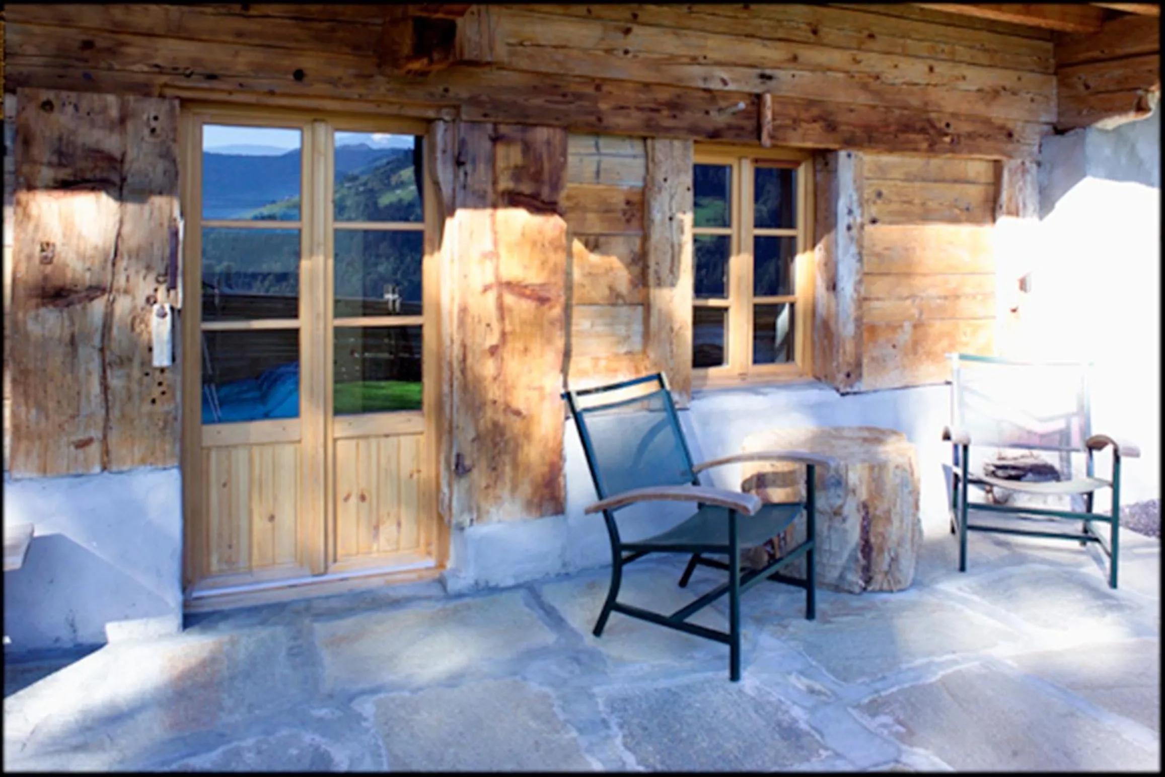 Patio in Hôtel La Ferme du Chozal, Chalet de tradition
