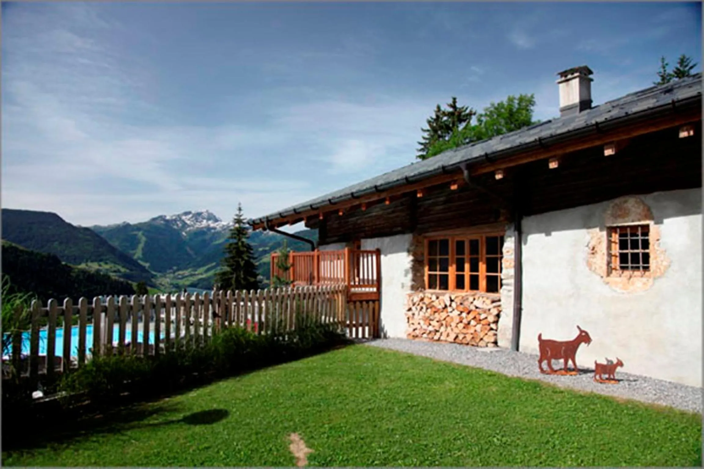 Property building in Hôtel La Ferme du Chozal, Chalet de tradition
