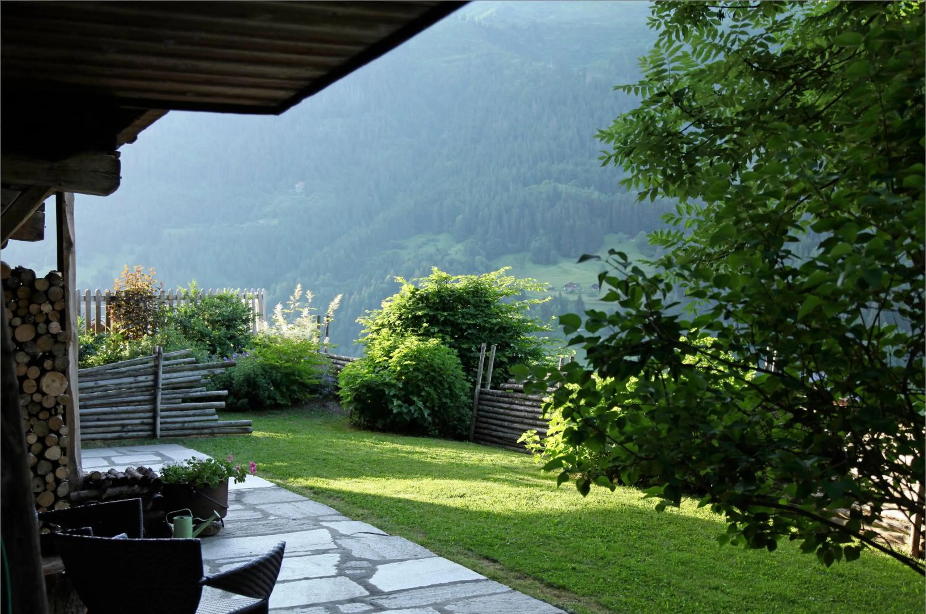 Garden in Hôtel La Ferme du Chozal, Chalet de tradition