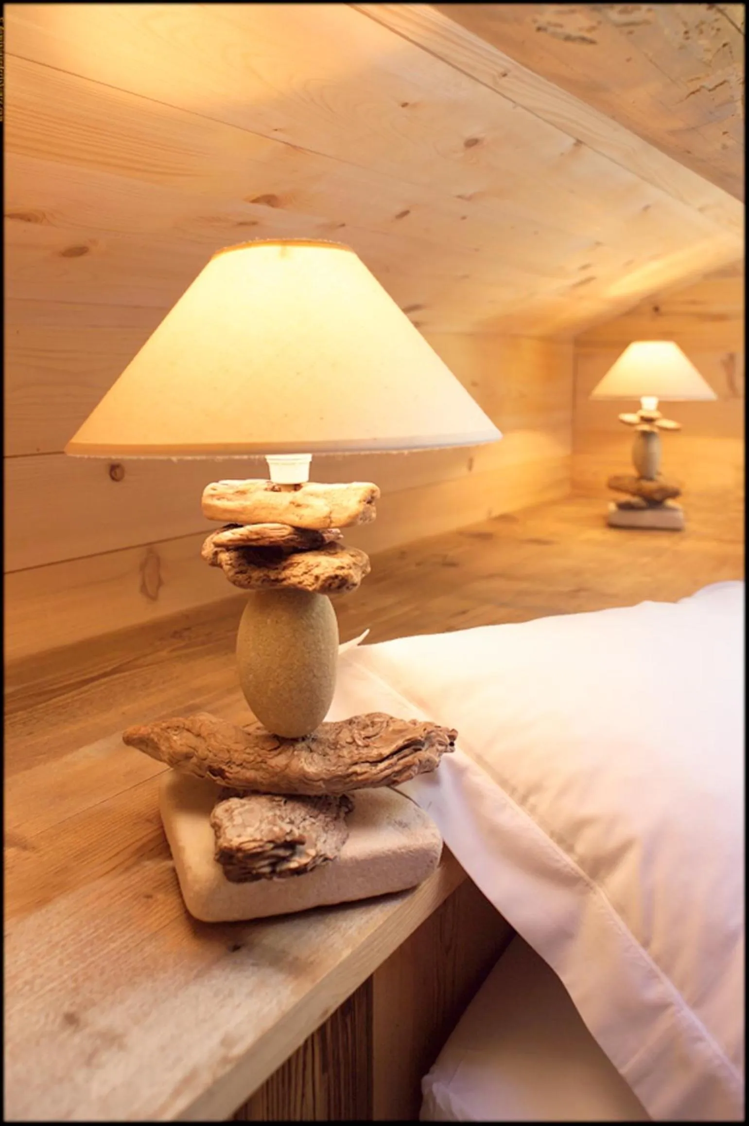 Decorative detail, Bed in Hôtel La Ferme du Chozal, Chalet de tradition