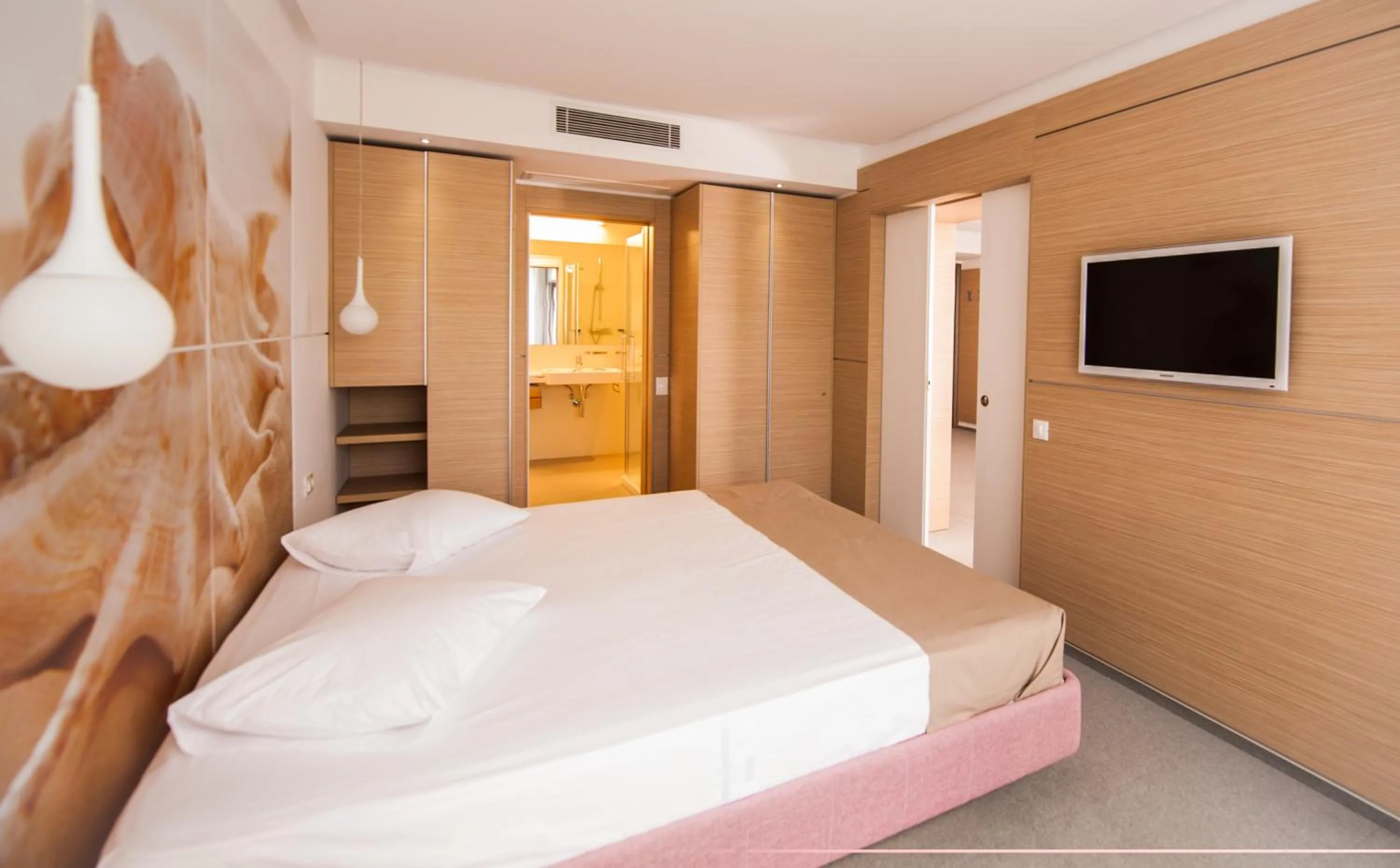 Coffee/tea facilities, Bed in Hotel Melodia