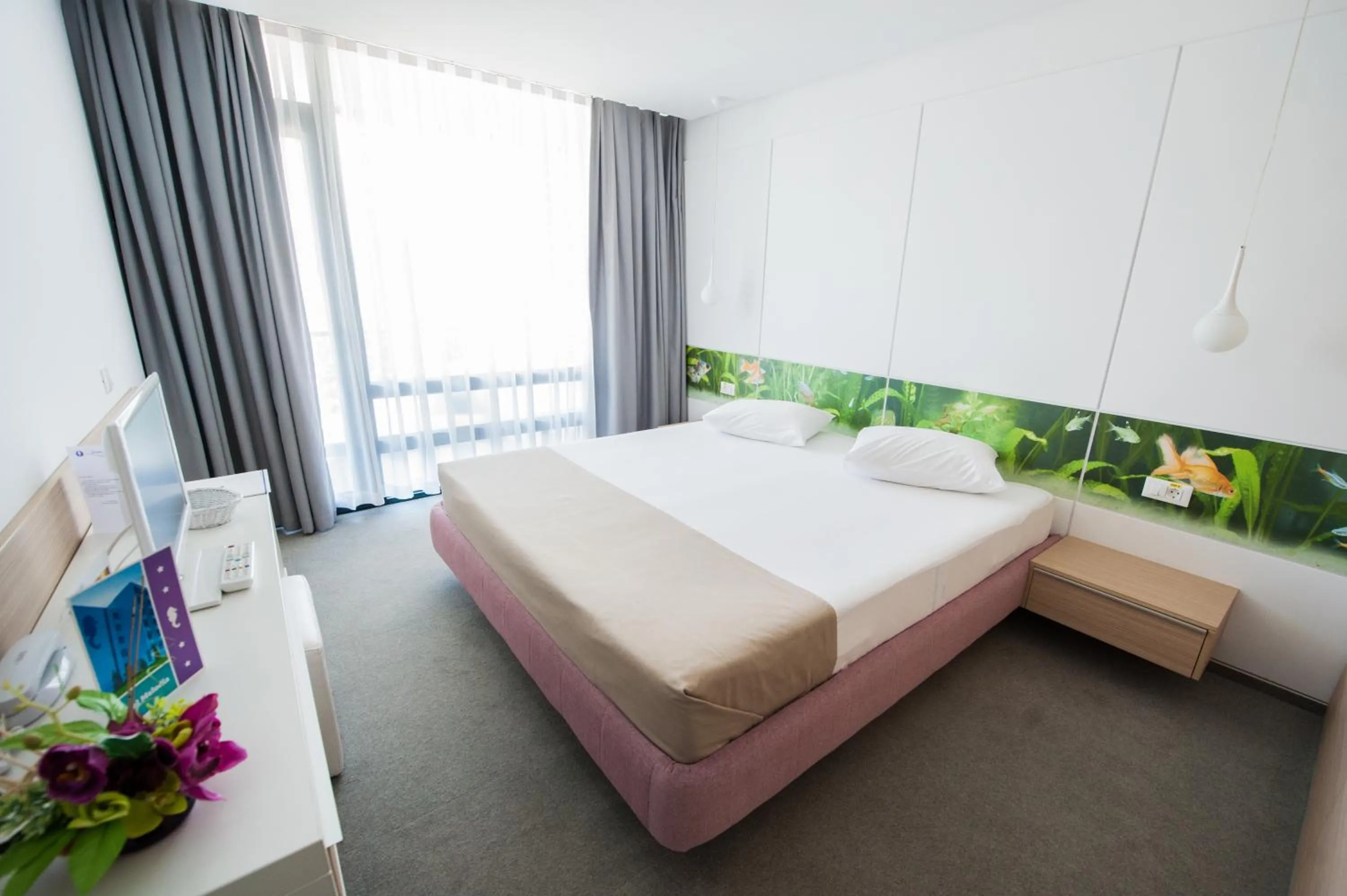 Bathroom, Bed in Hotel Melodia