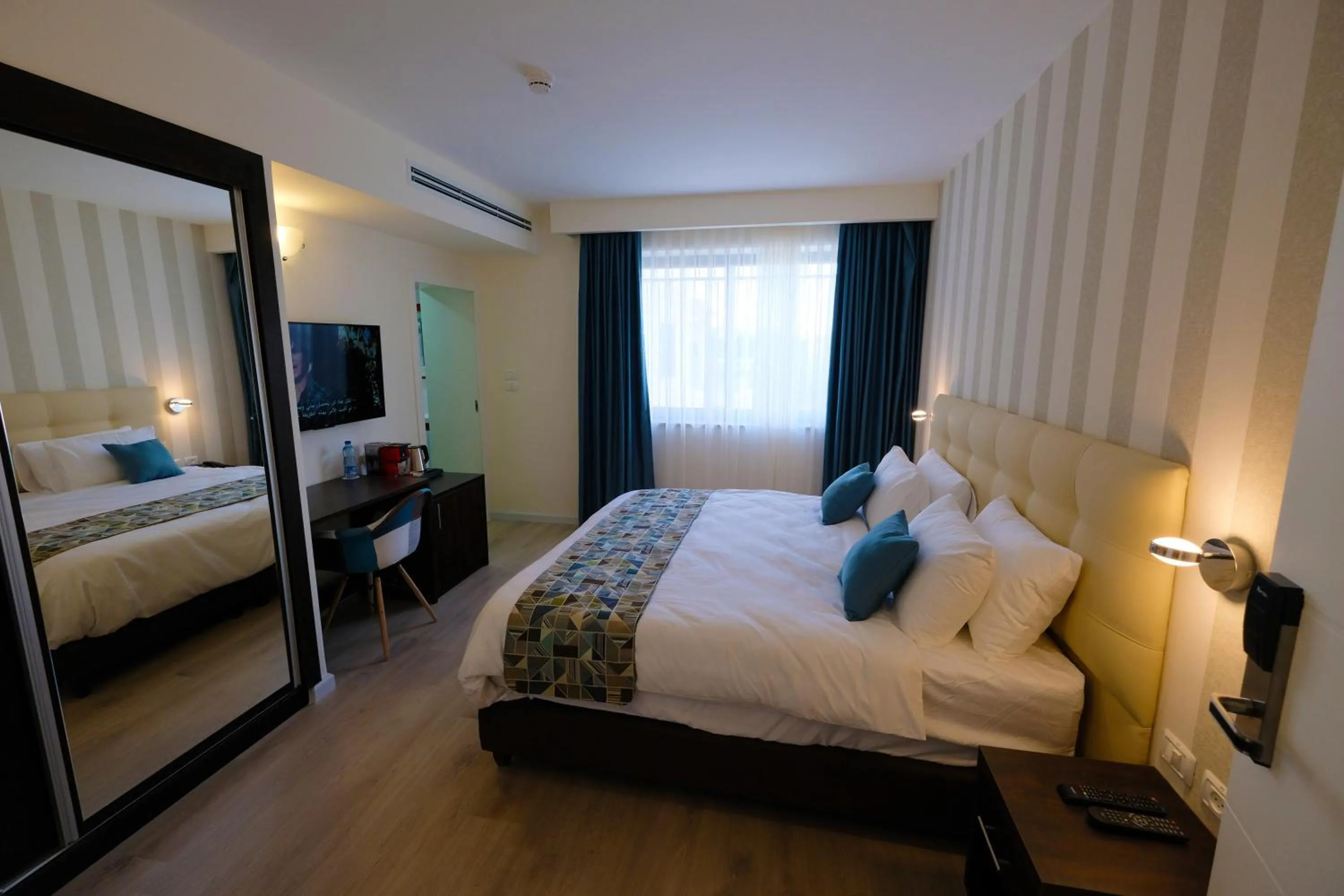 Photo of the whole room, Bed in Tantur Hills Hotel - Jerusalem