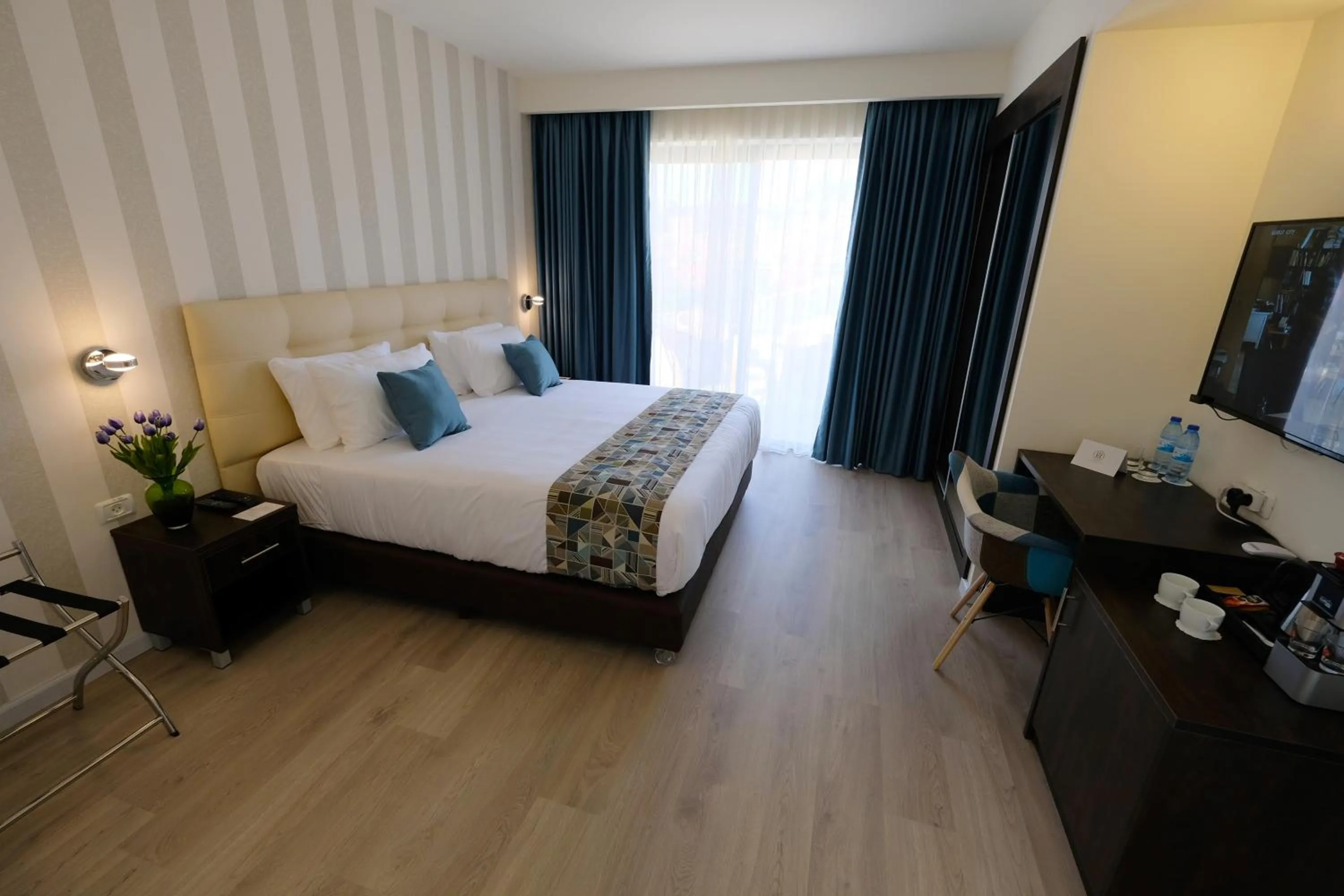 Photo of the whole room, Bed in Tantur Hills Hotel - Jerusalem