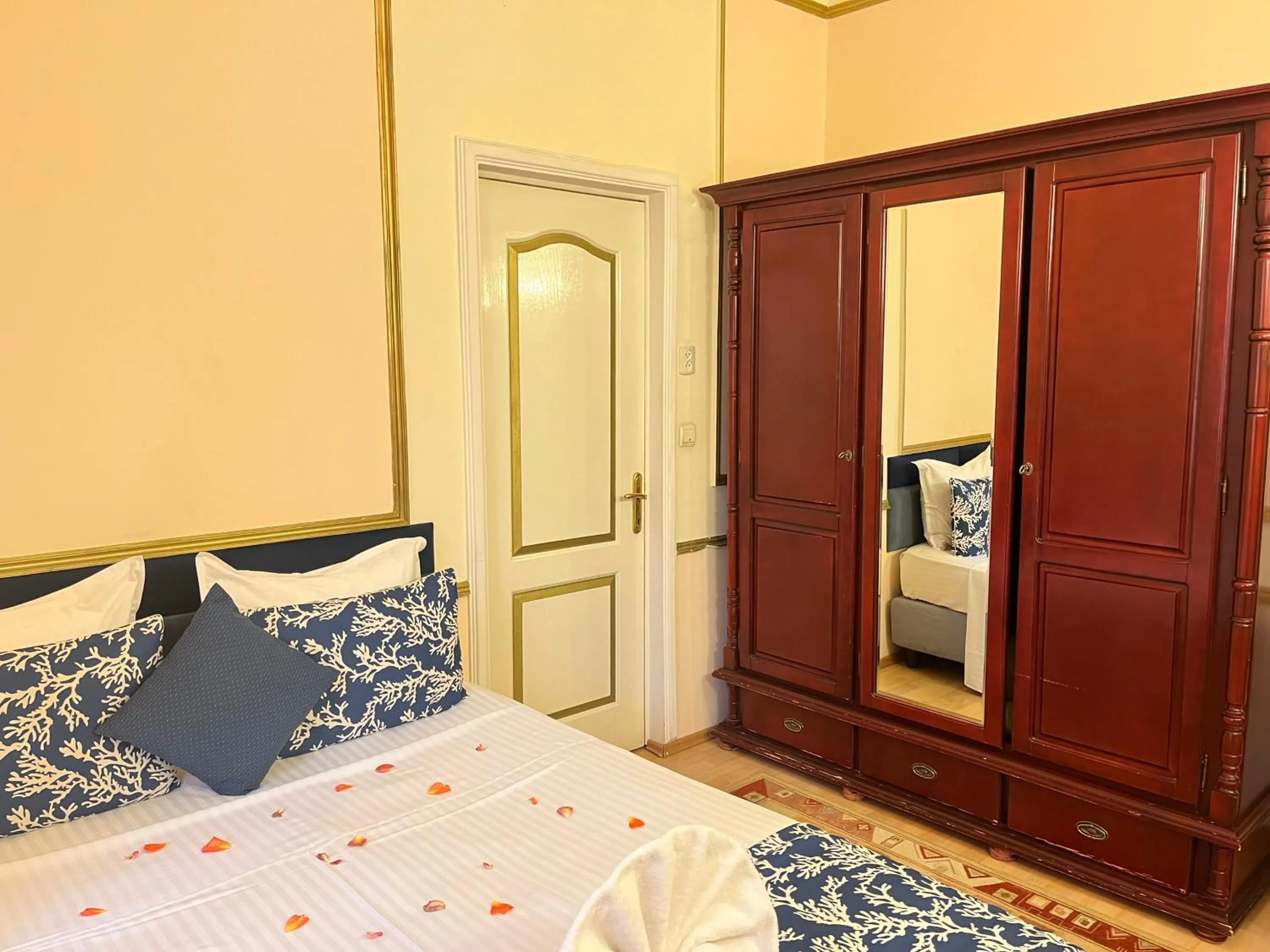 Bed in Hotel Michelangelo