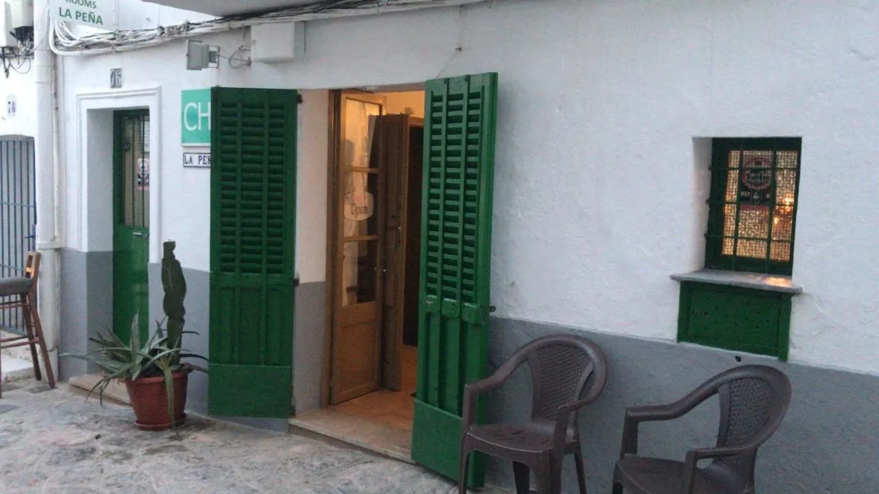 Facade/entrance in Casa de Huespedes la Peña