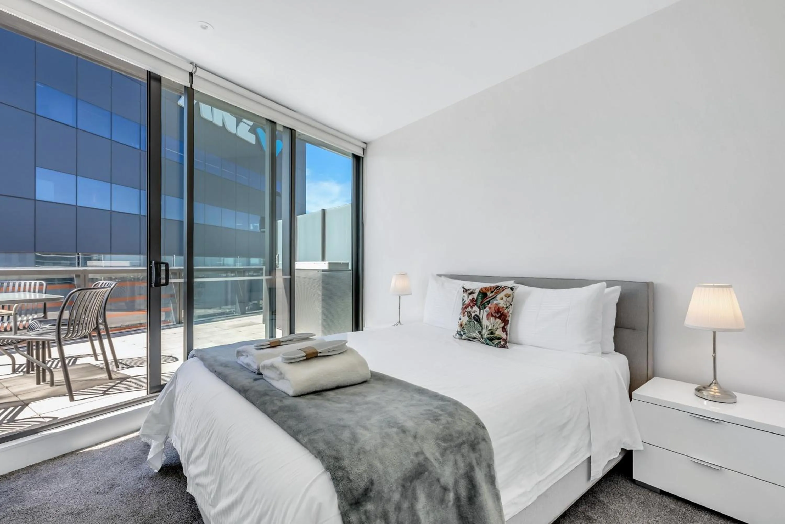 Bed in Melbourne Lifestyle Apartments - Best Views on Collins