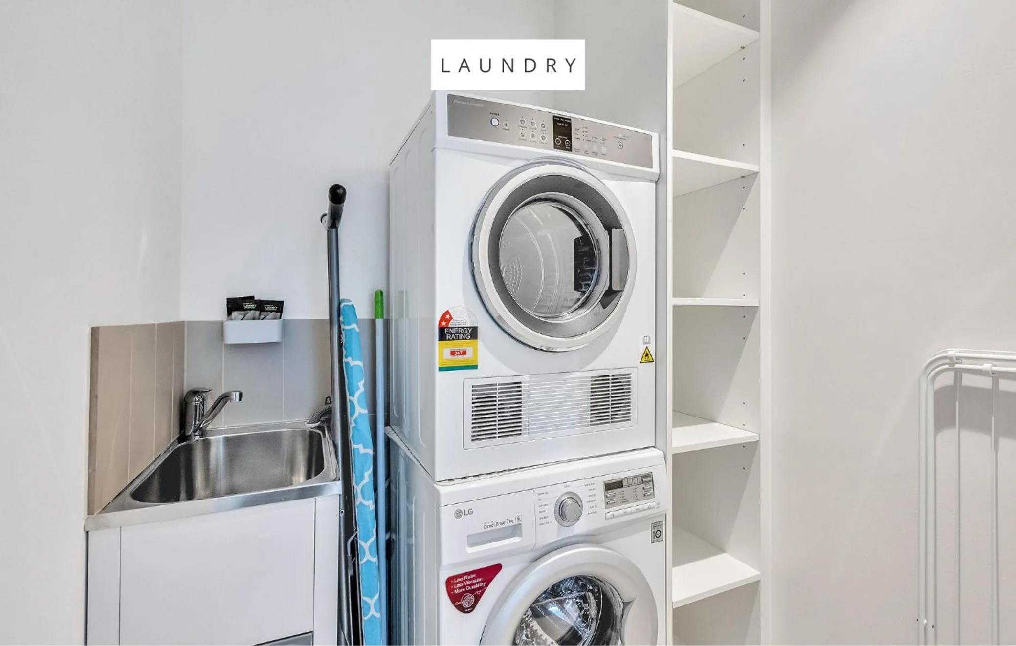 flat iron in Melbourne Lifestyle Apartments - Best Views on Collins