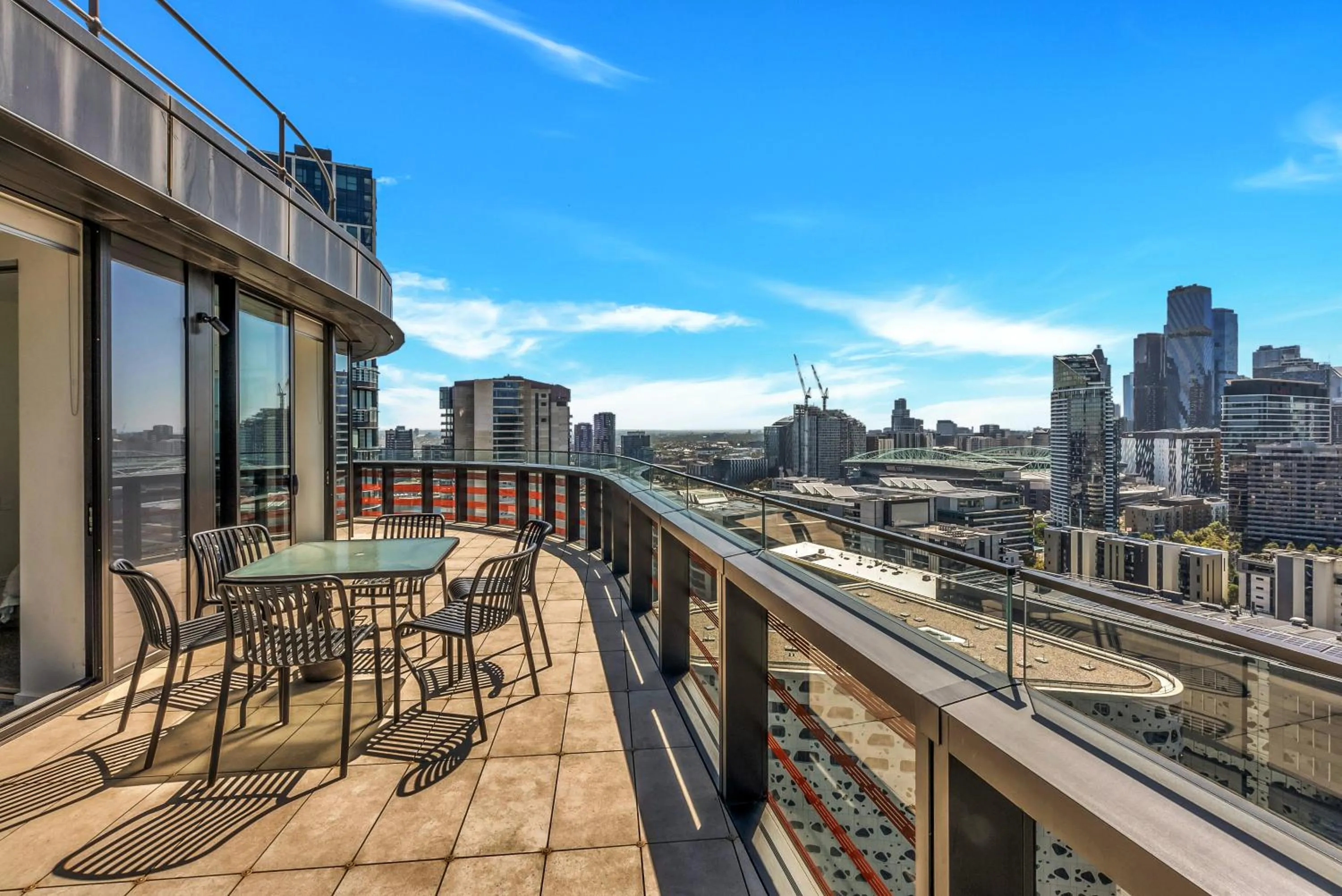 Day in Melbourne Lifestyle Apartments - Best Views on Collins