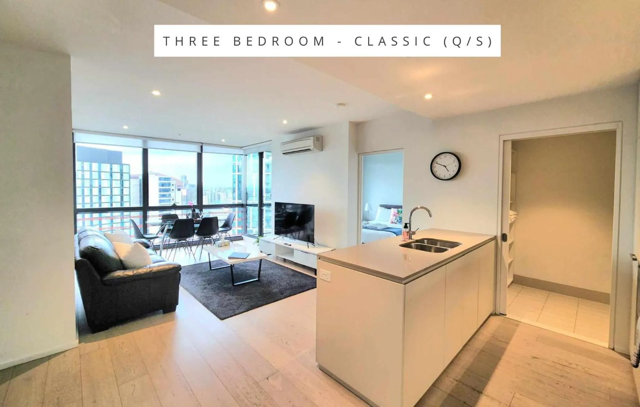 TV and multimedia in Melbourne Lifestyle Apartments - Best Views on Collins