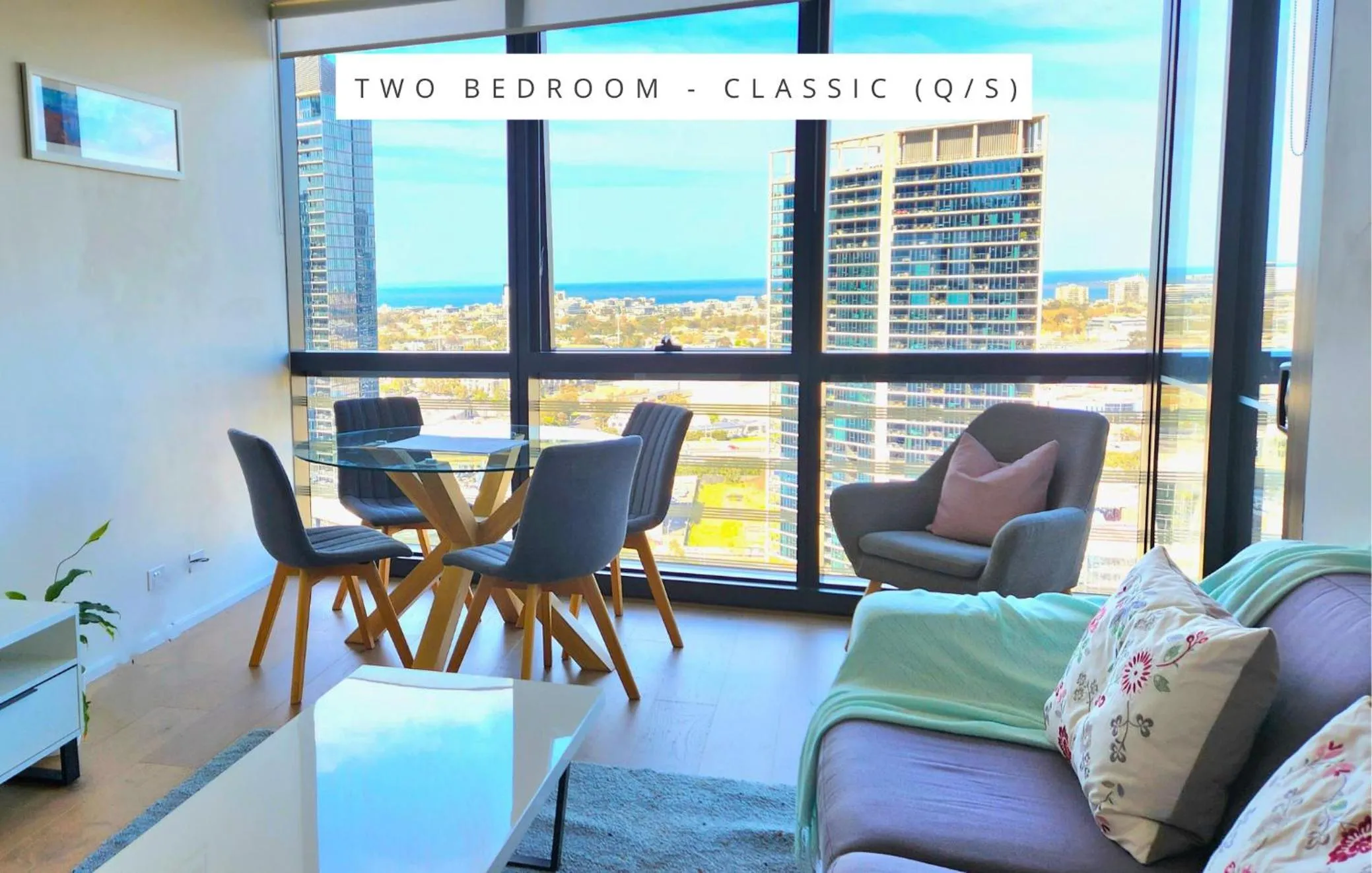 Day in Melbourne Lifestyle Apartments - Best Views on Collins