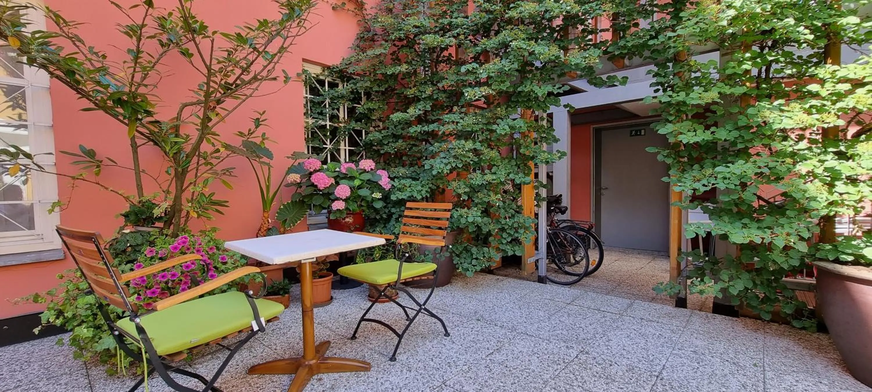 Patio in Hotel Mitra, Story Hotels