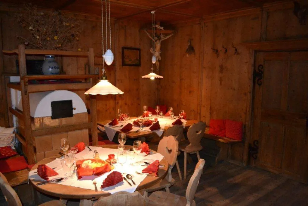 Text overlay in Albergo Gasthof zur Krone