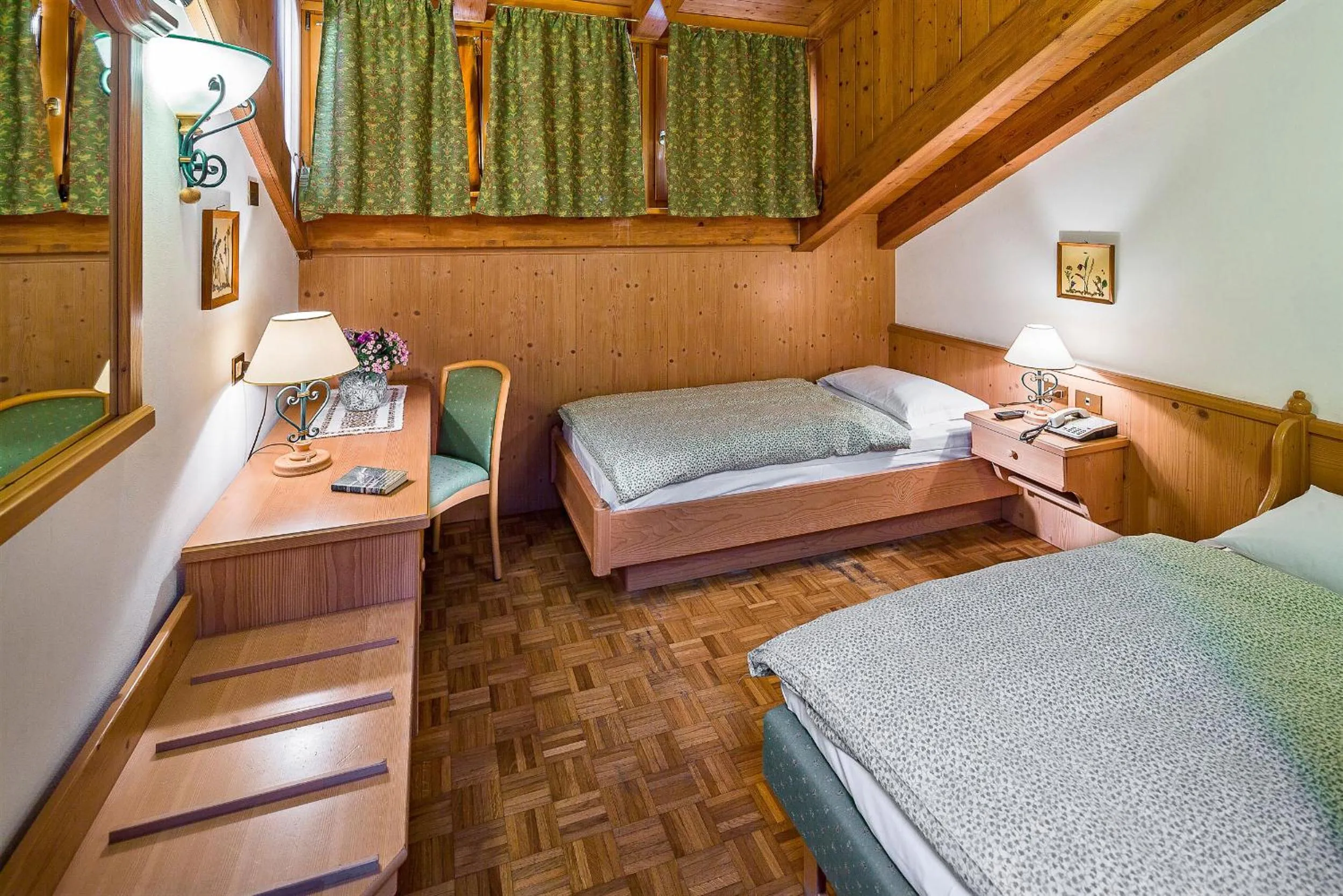 Bedroom, Bed in Hotel Piccolo Pocol