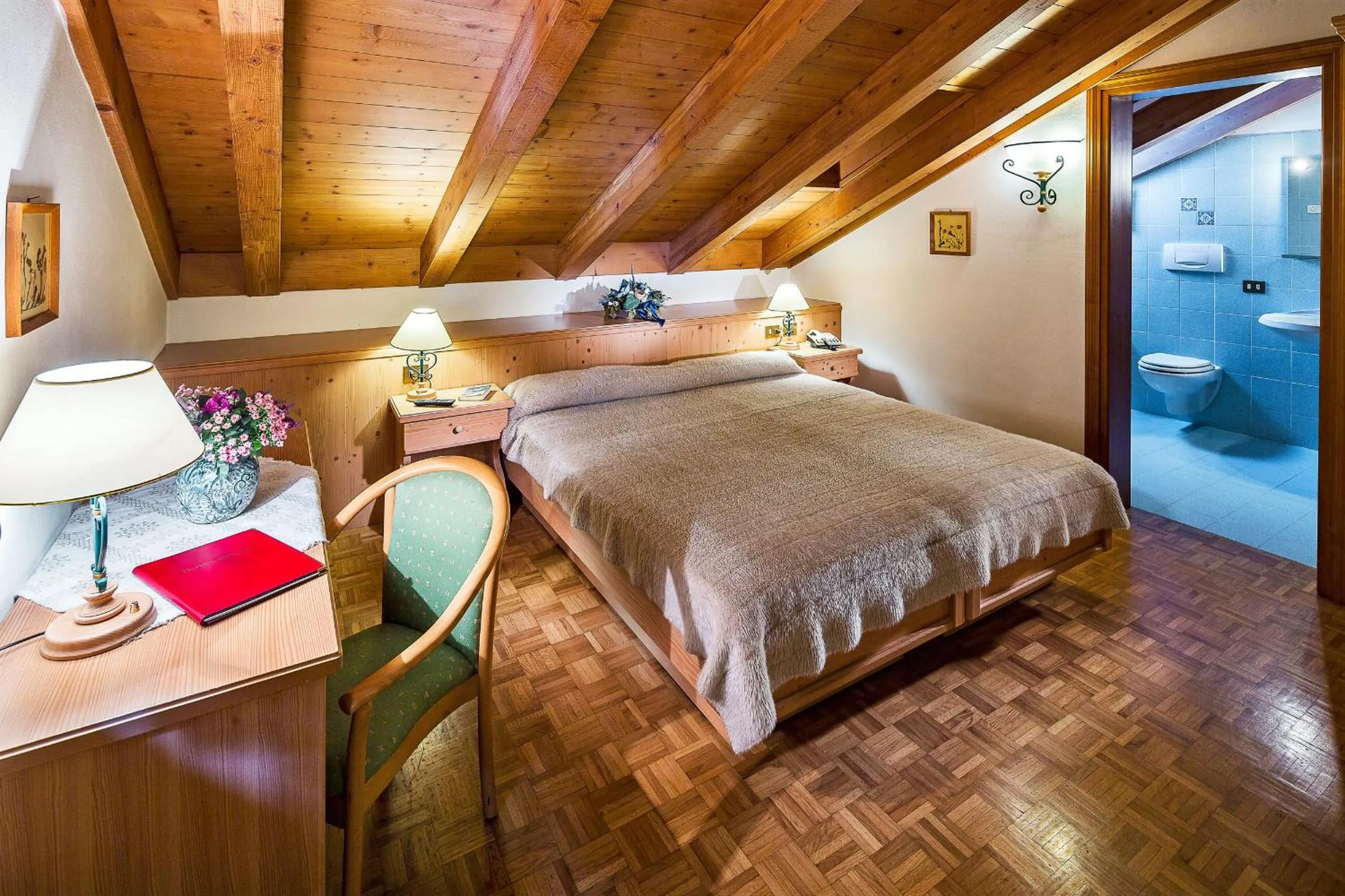 Bedroom, Bed in Hotel Piccolo Pocol