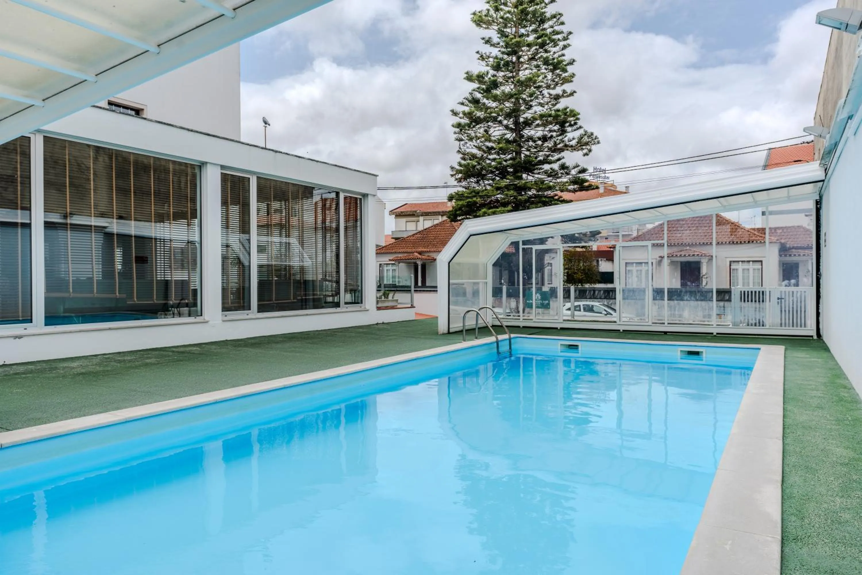 Swimming pool in Spirit Hotel Fonte Real - Antigo Hotel Flora