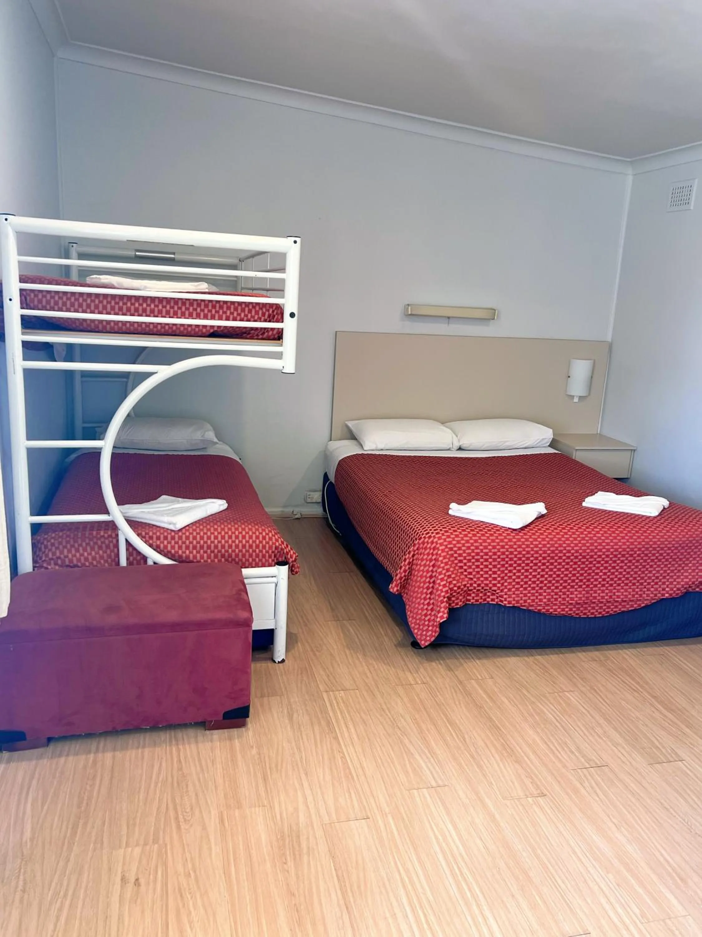 Hillview Motel
