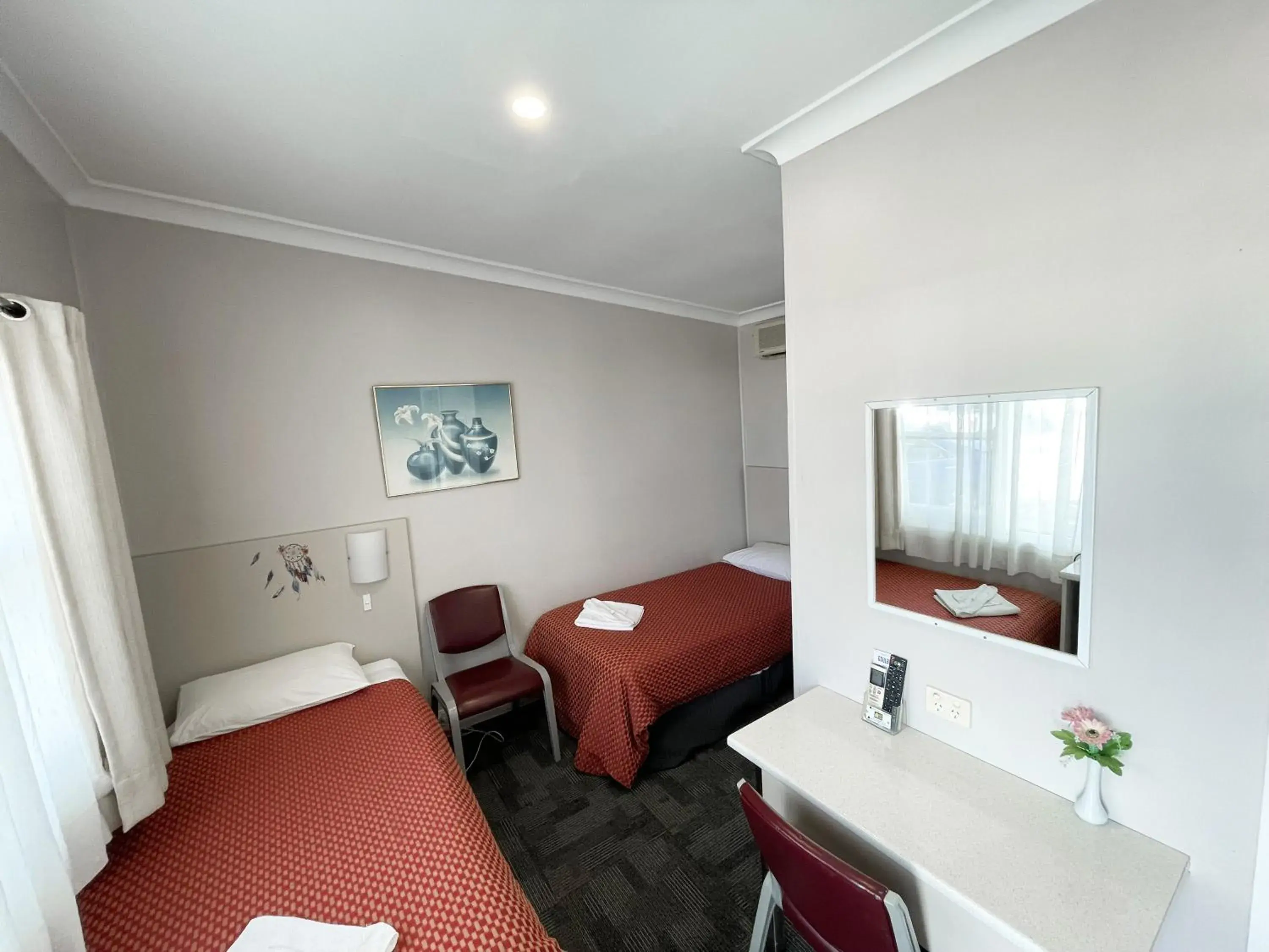 Standard Twin Room in Hillview Motel Standard Twin Room in Hillview Motel