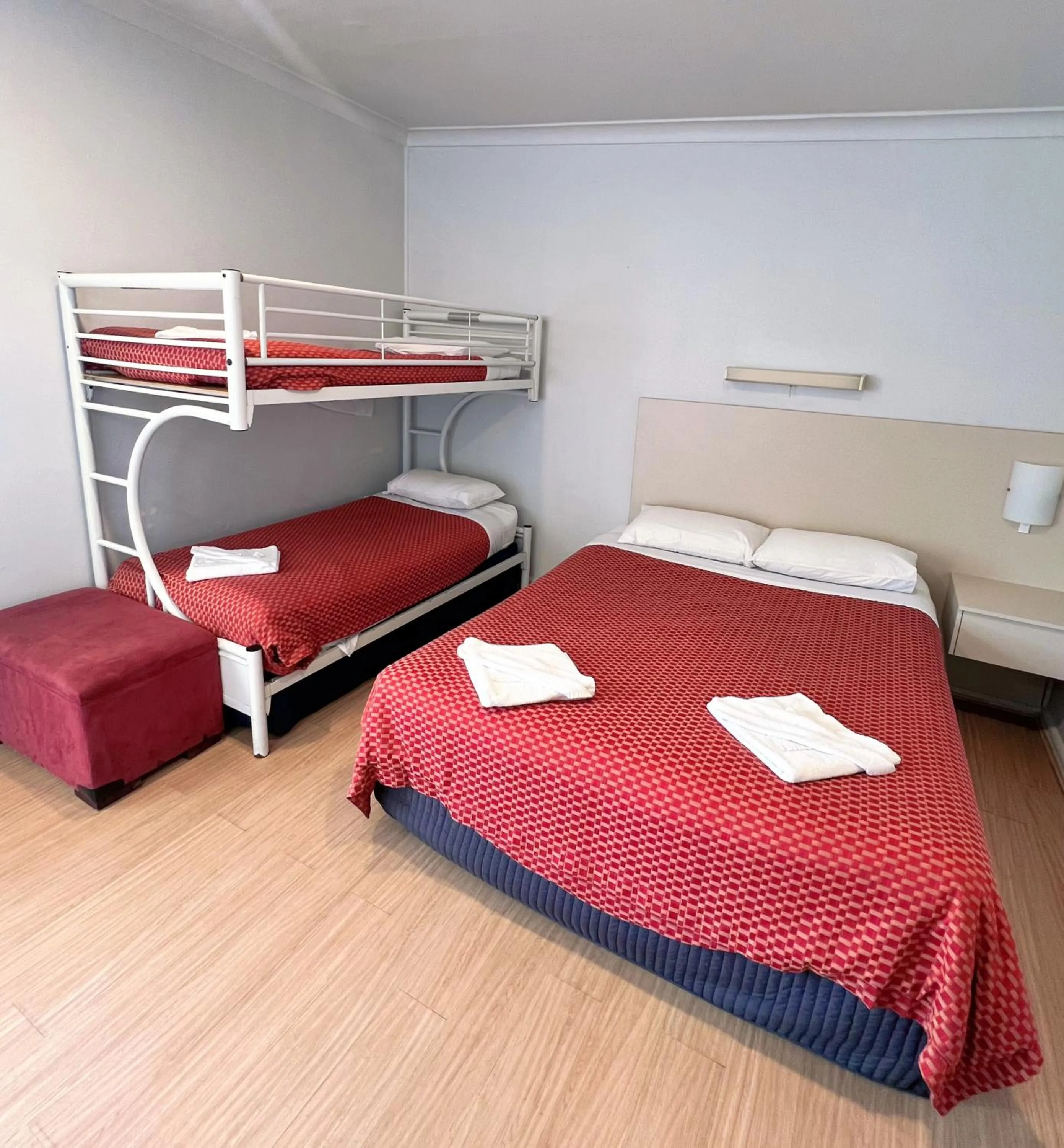 Hillview Motel