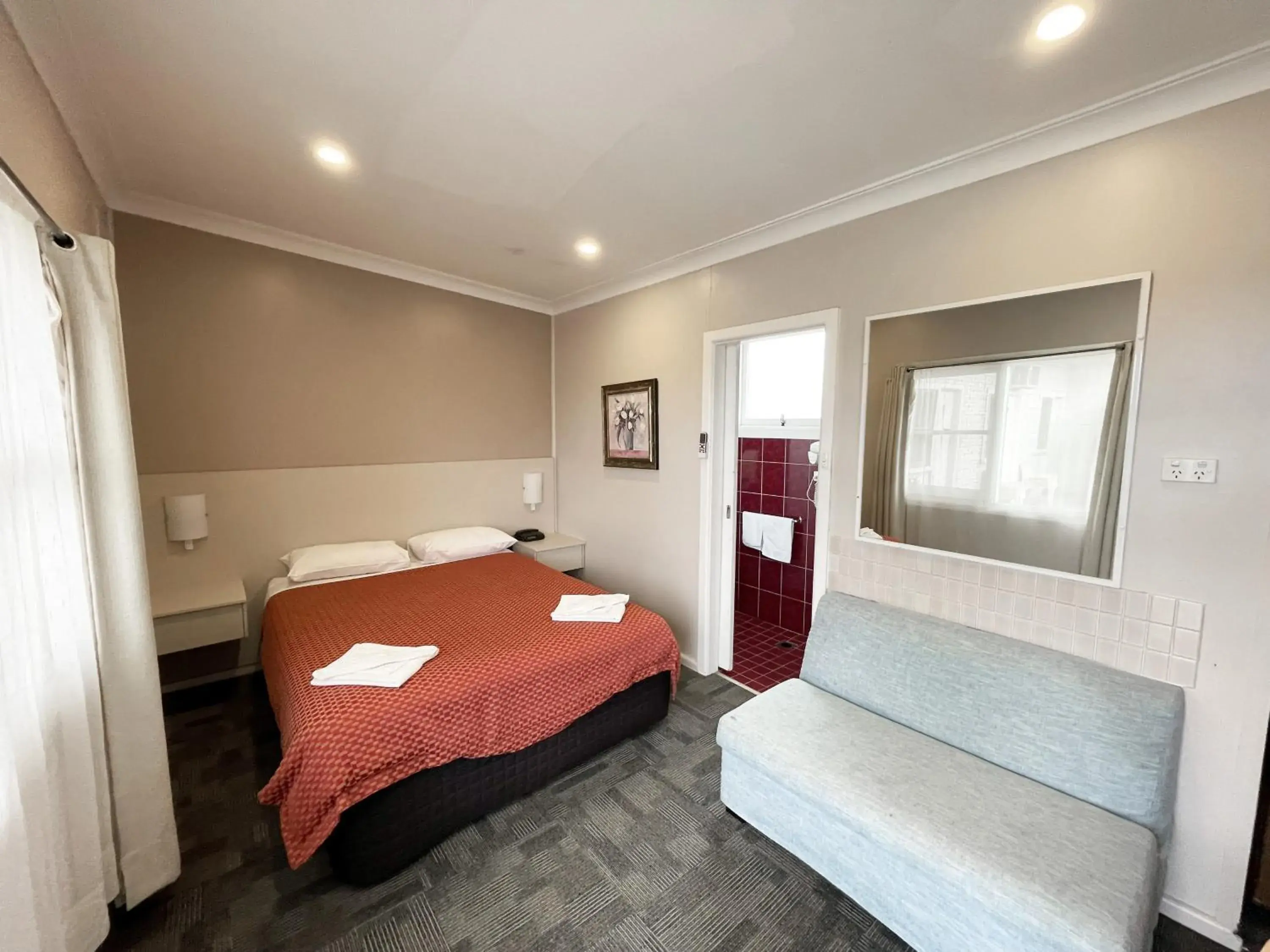 Standard Queen Room in Hillview Motel Standard Queen Room in Hillview Motel