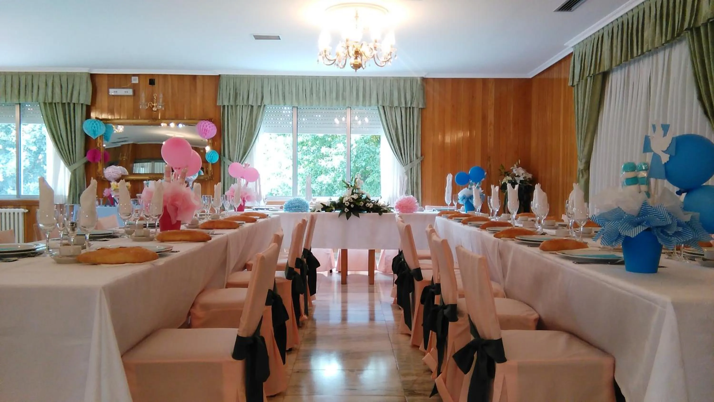 Restaurant/places to eat in Hotel Conde