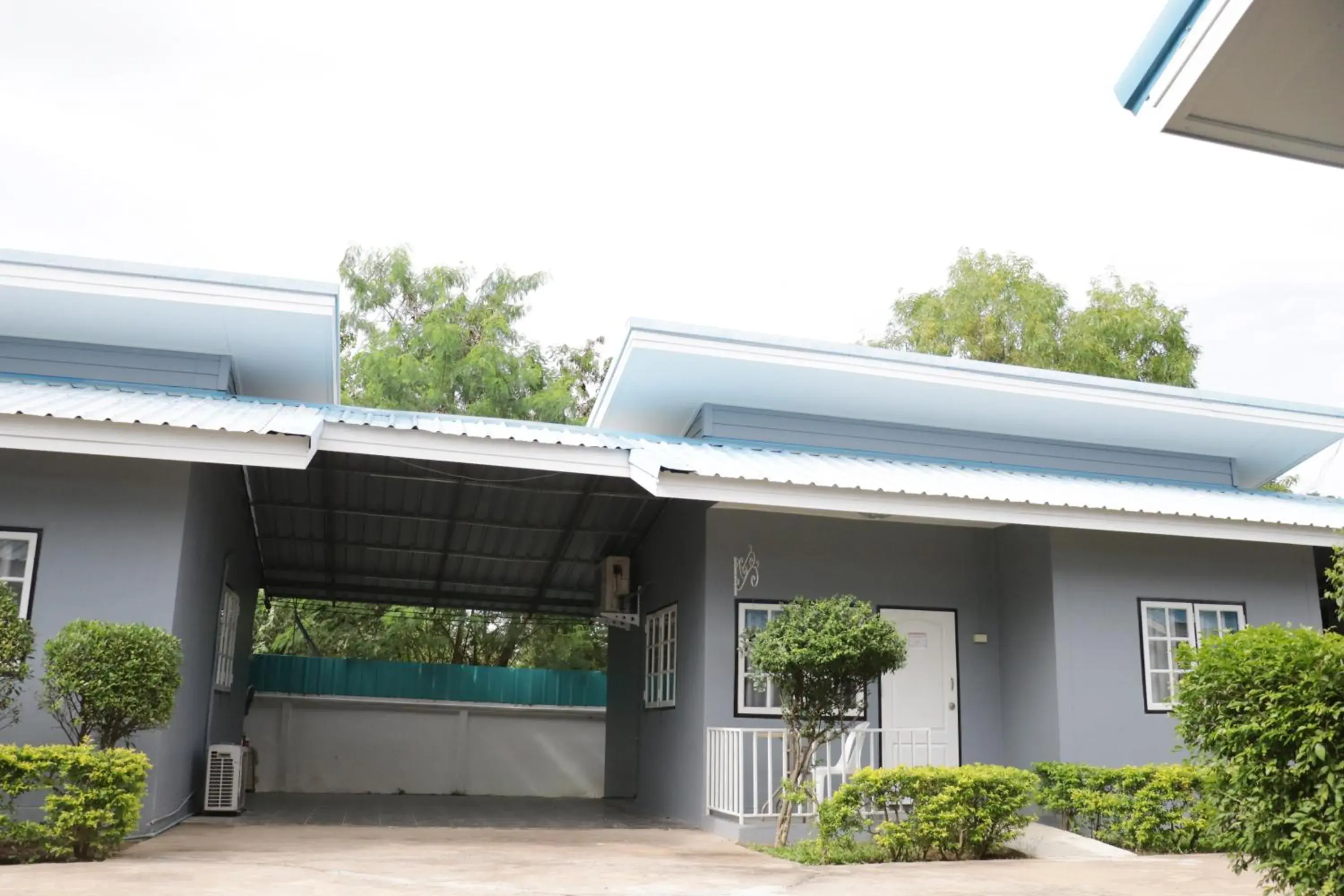 Facade/entrance in The Money Inn Facade/entrance in The Money Inn