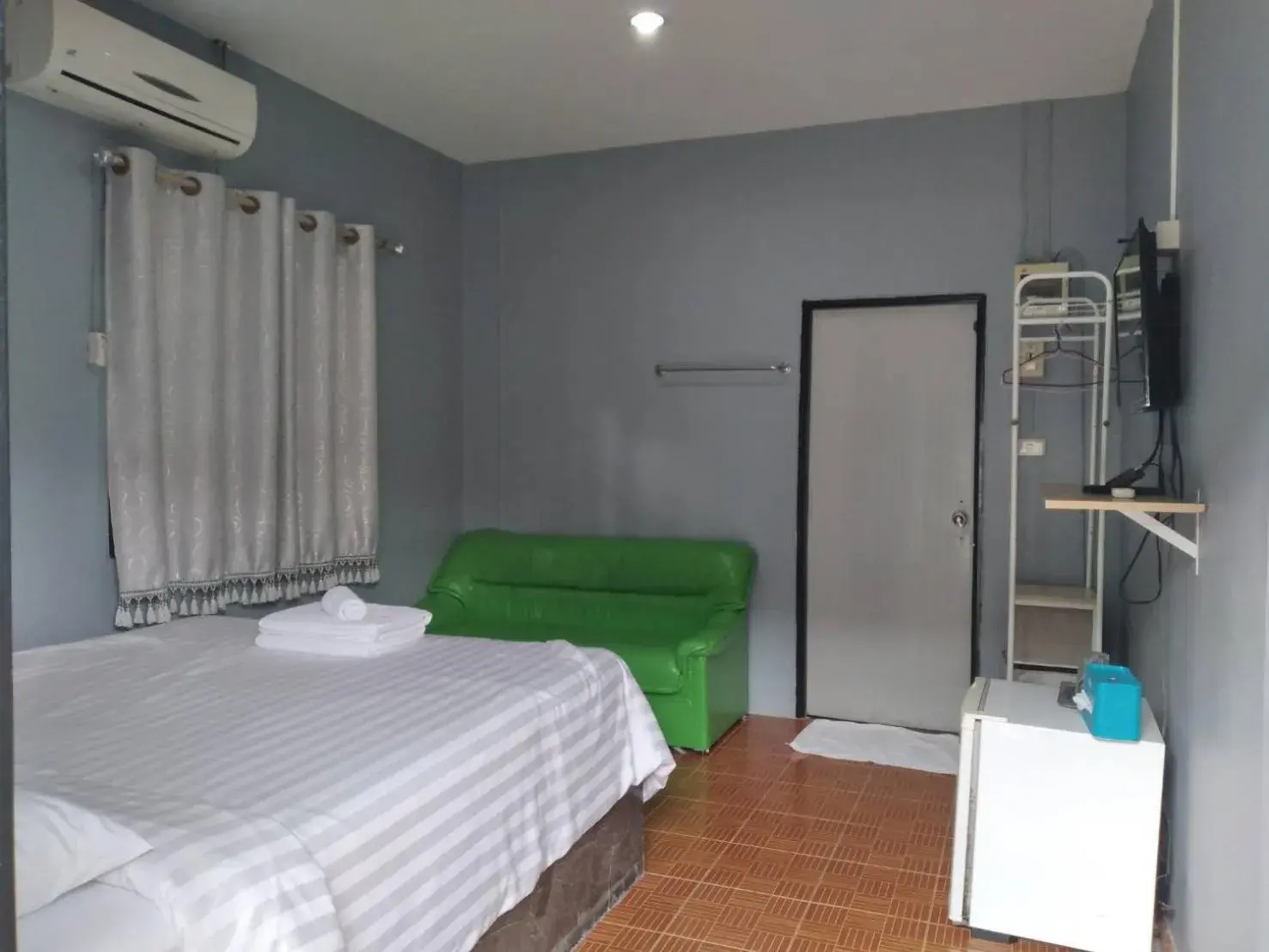 Bedroom, Bed in The Money Inn Bedroom, Bed in The Money Inn