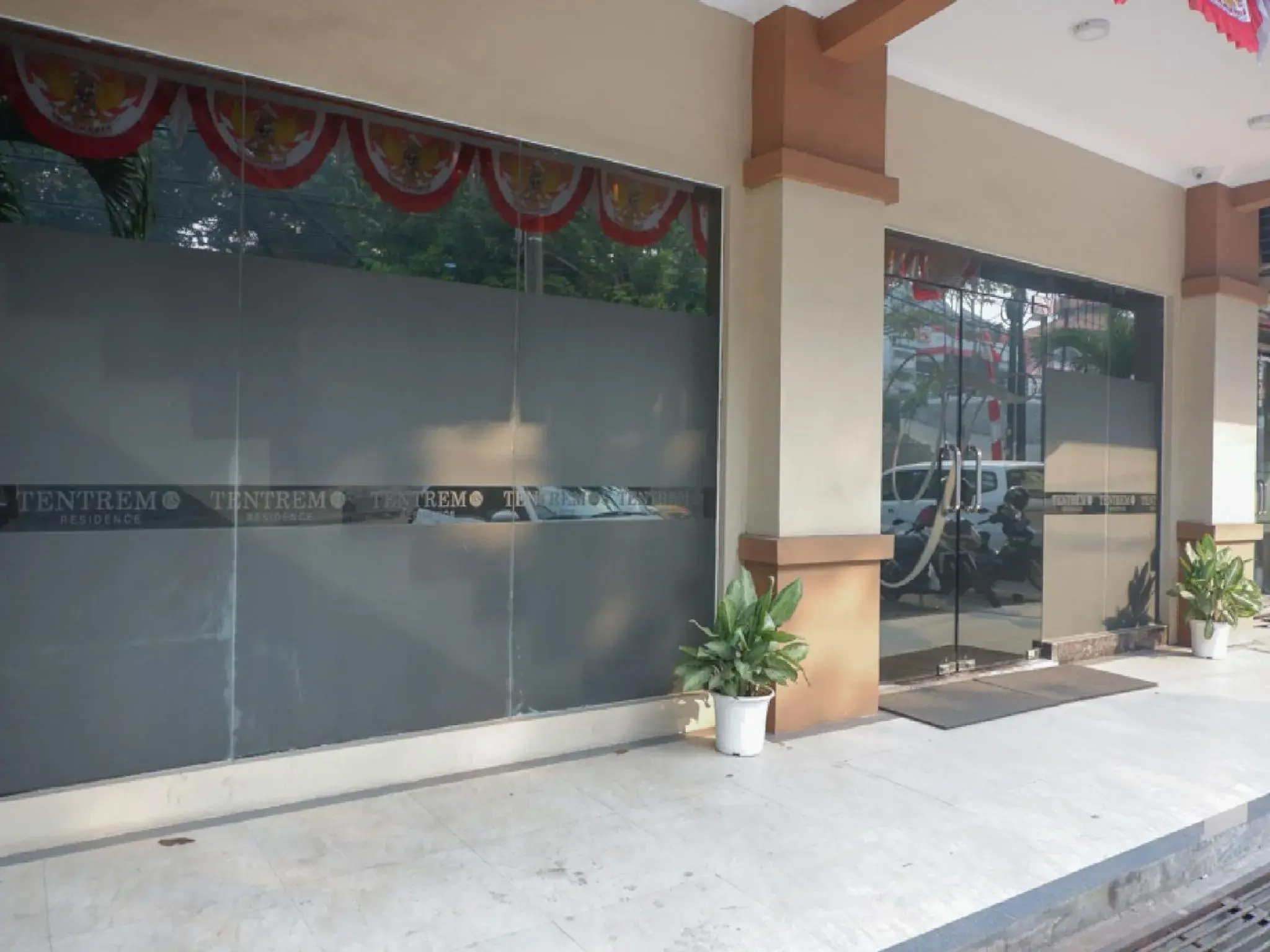 Property building in RedDoorz near Java Supermall Semarang Property building in RedDoorz near Java Supermall Semarang