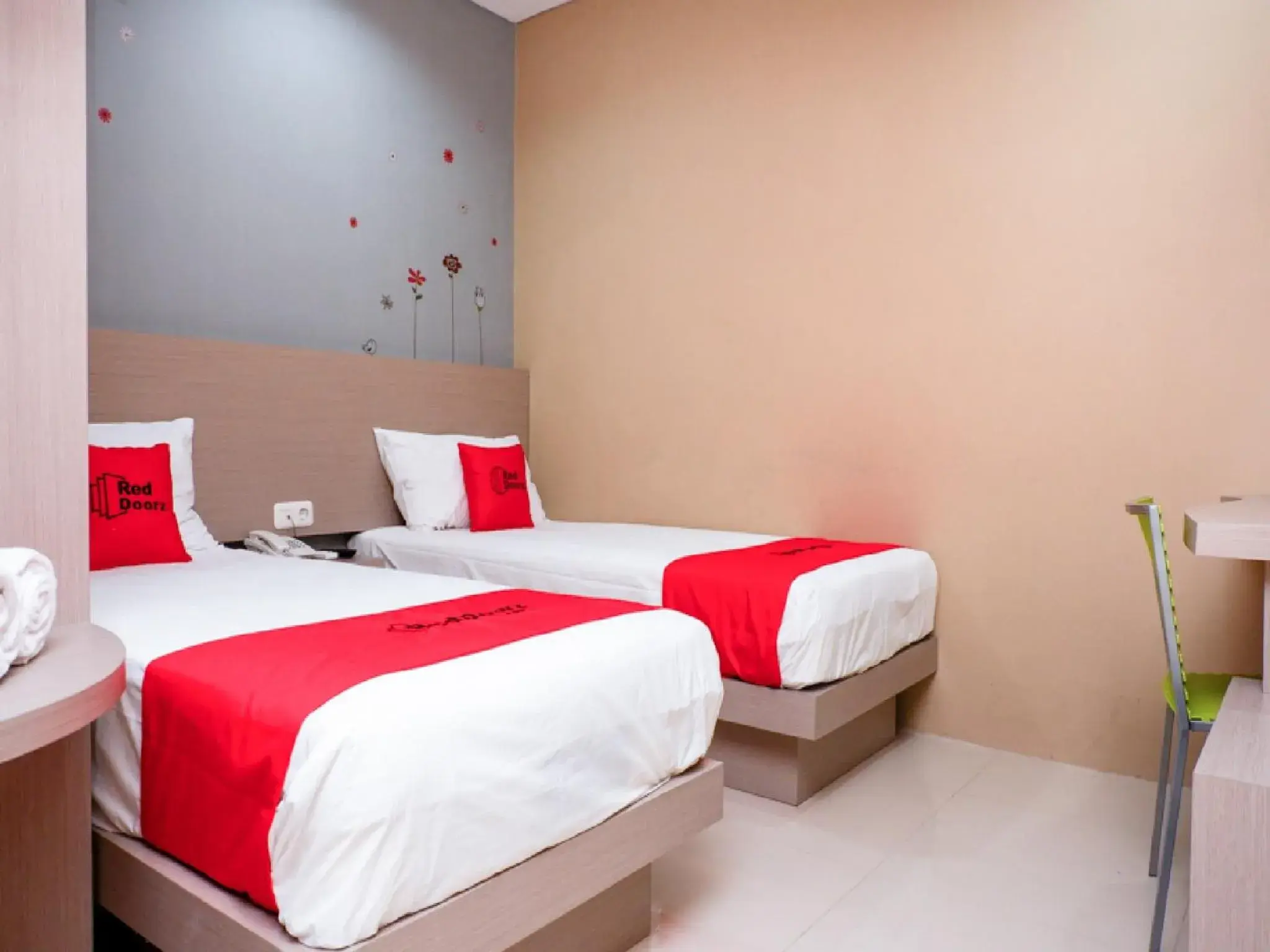 Bedroom, Bed in RedDoorz near Java Supermall Semarang Bedroom, Bed in RedDoorz near Java Supermall Semarang