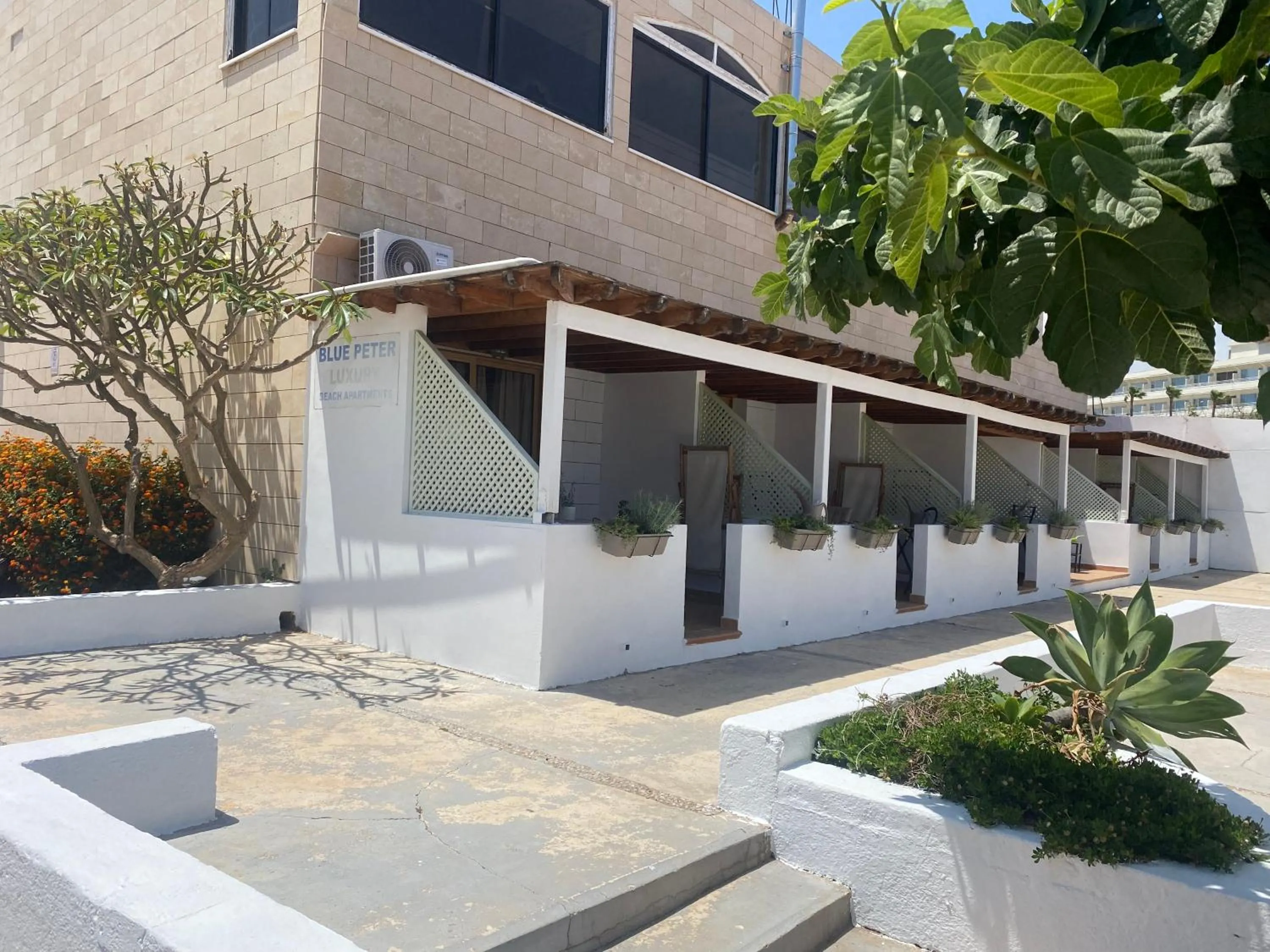 Blue Peter Apartments