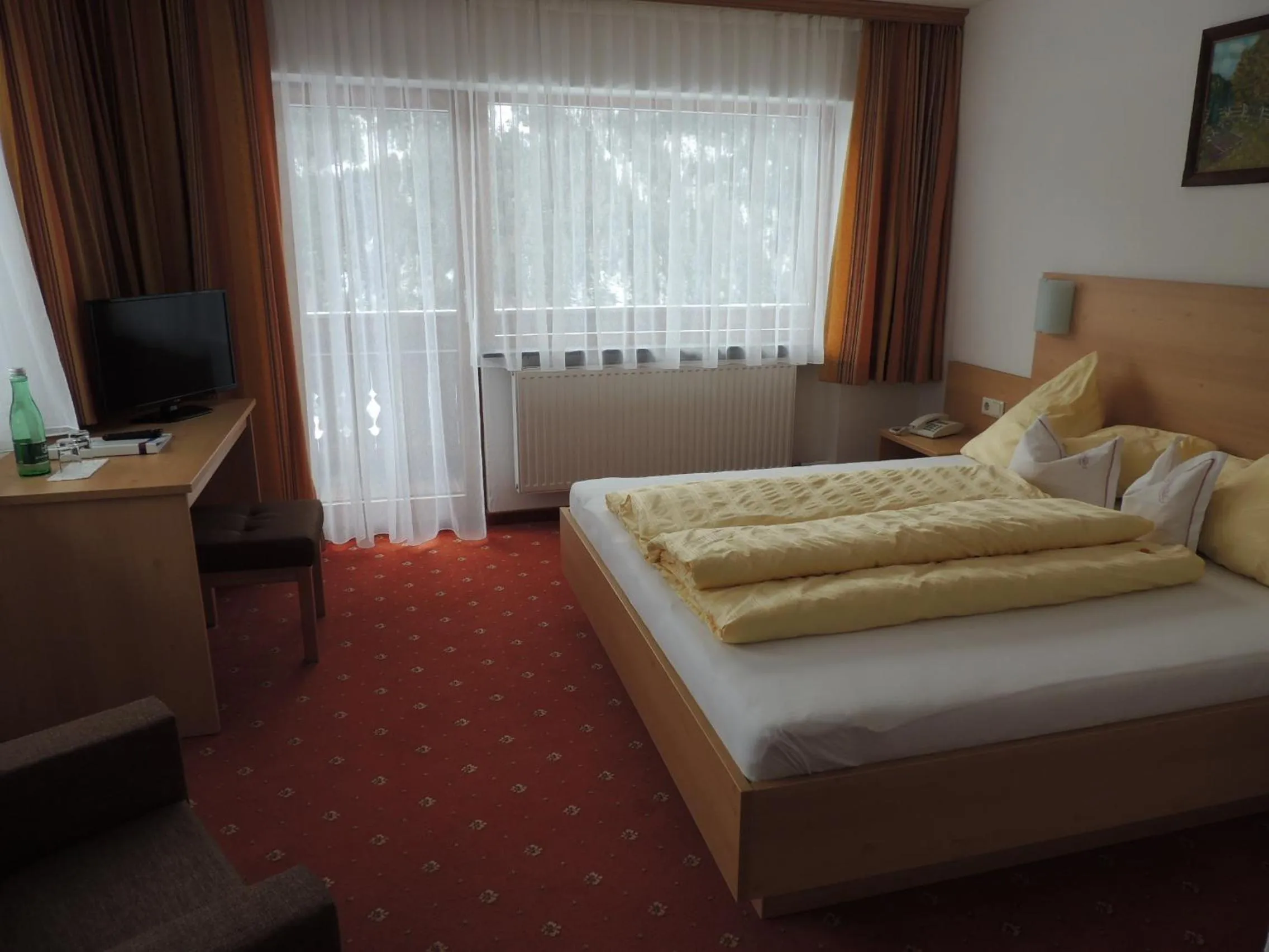 Photo of the whole room, Bed in Pension Winnebach
