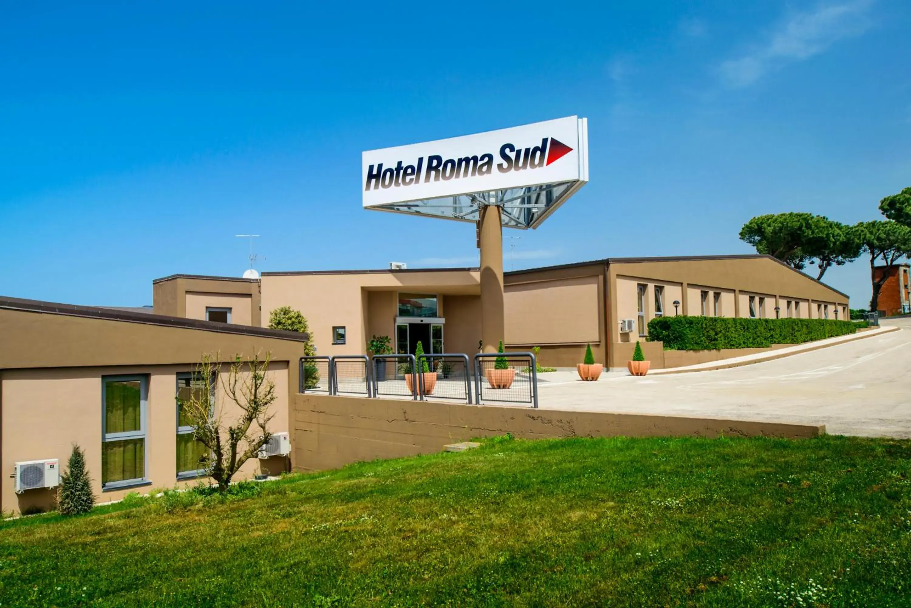 Facade/entrance in Hotel Roma Sud Facade/entrance in Hotel Roma Sud