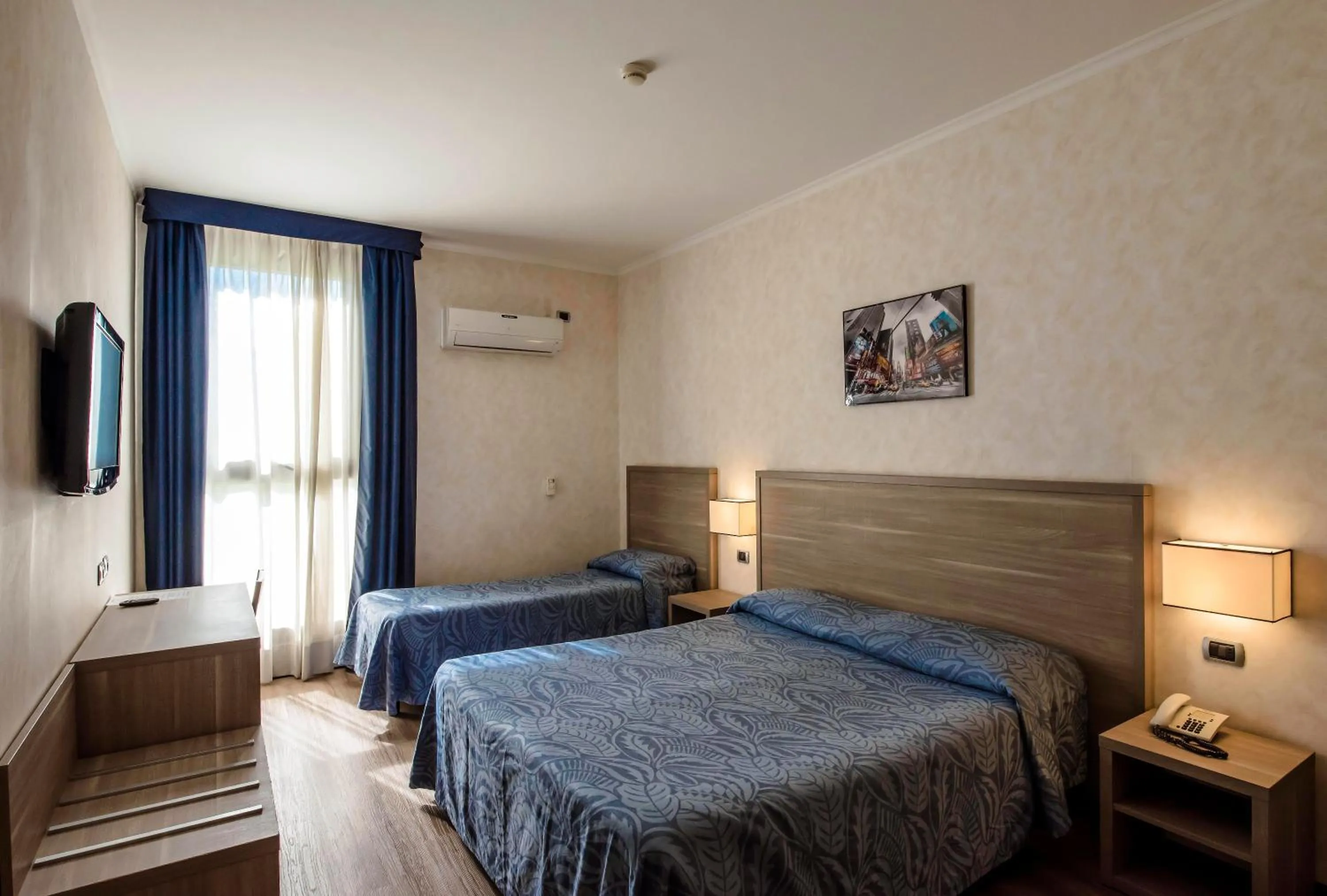 Photo of the whole room, Bed in Hotel Roma Sud