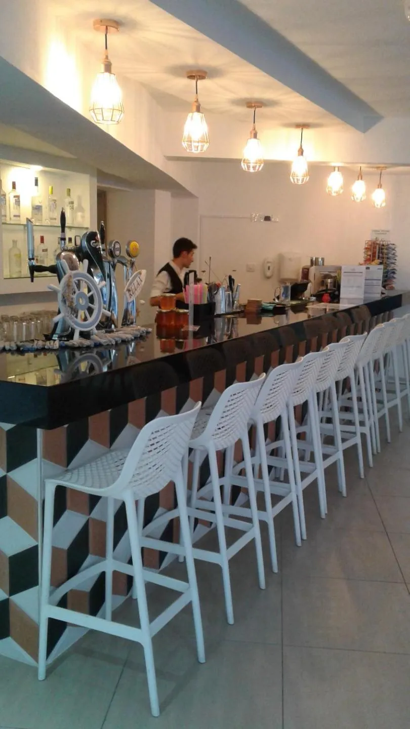 Restaurant/places to eat in Captain Pier Hotel