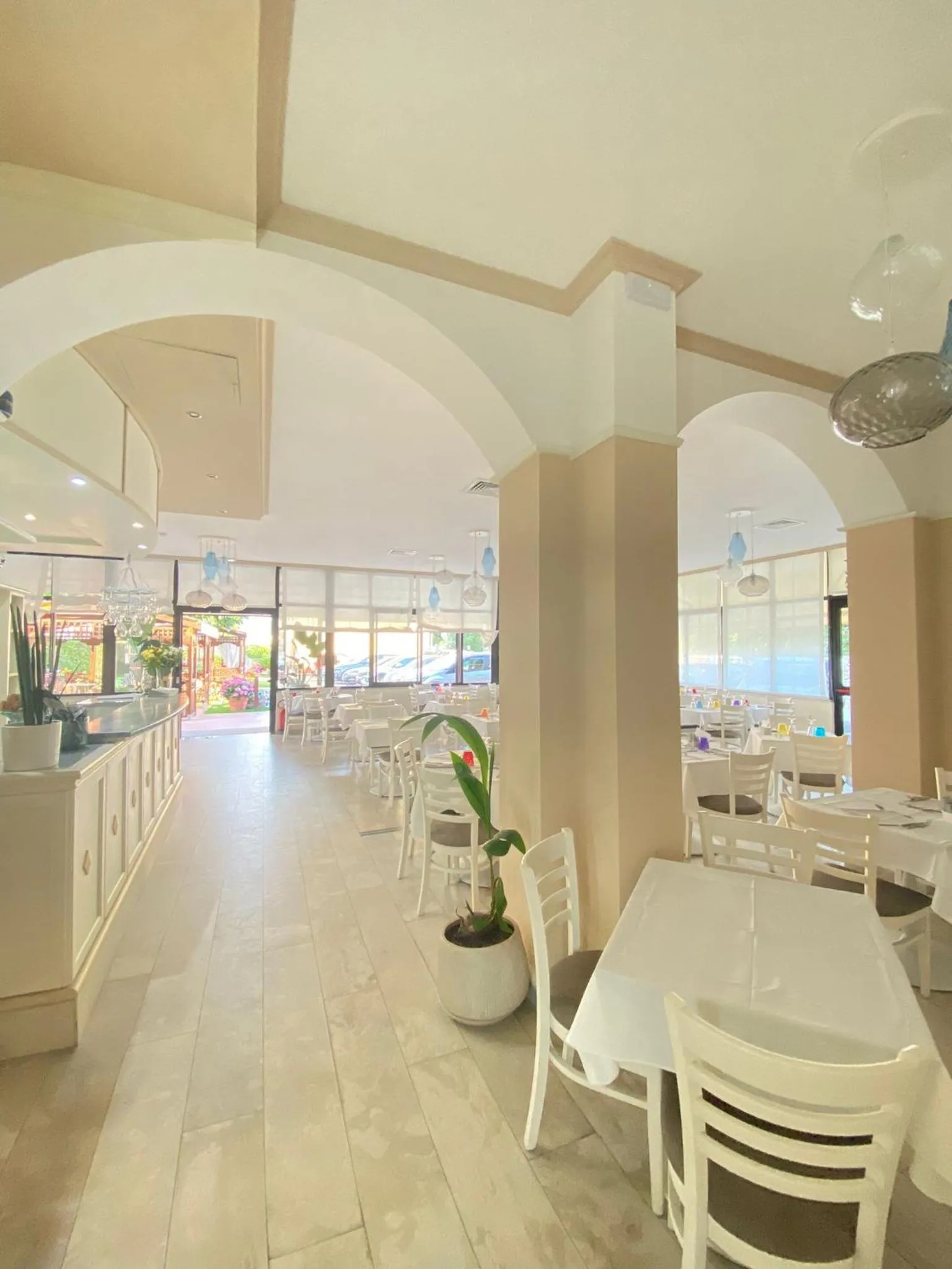 Restaurant/places to eat in Hotel Virginia