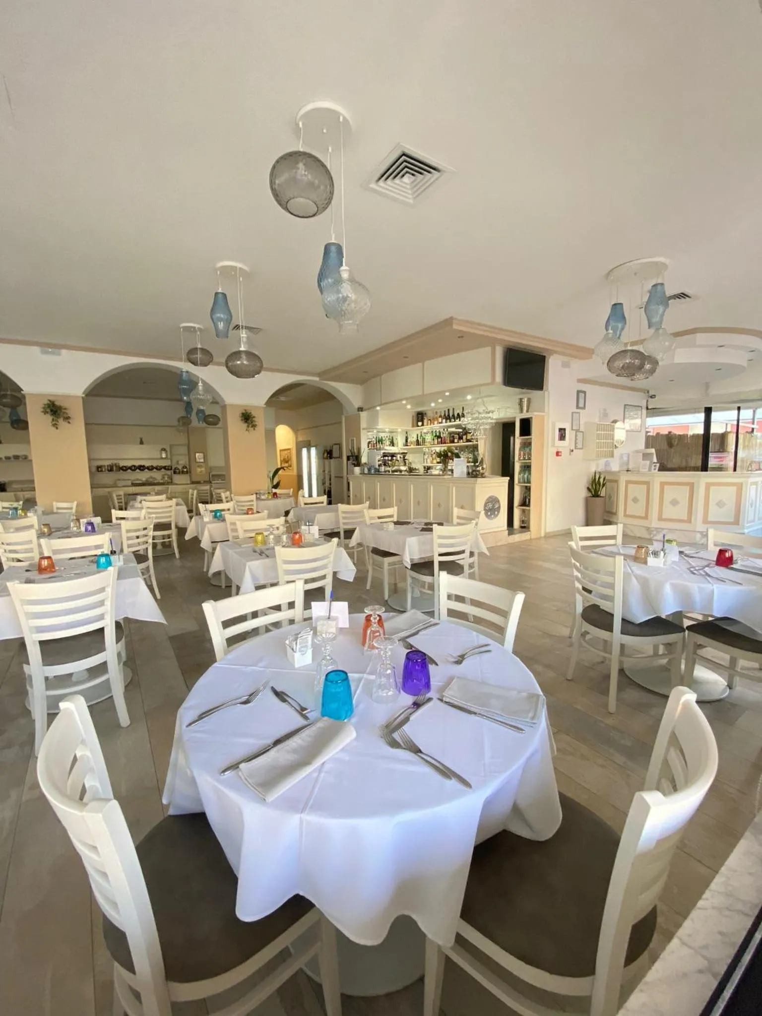 Restaurant/places to eat in Hotel Virginia