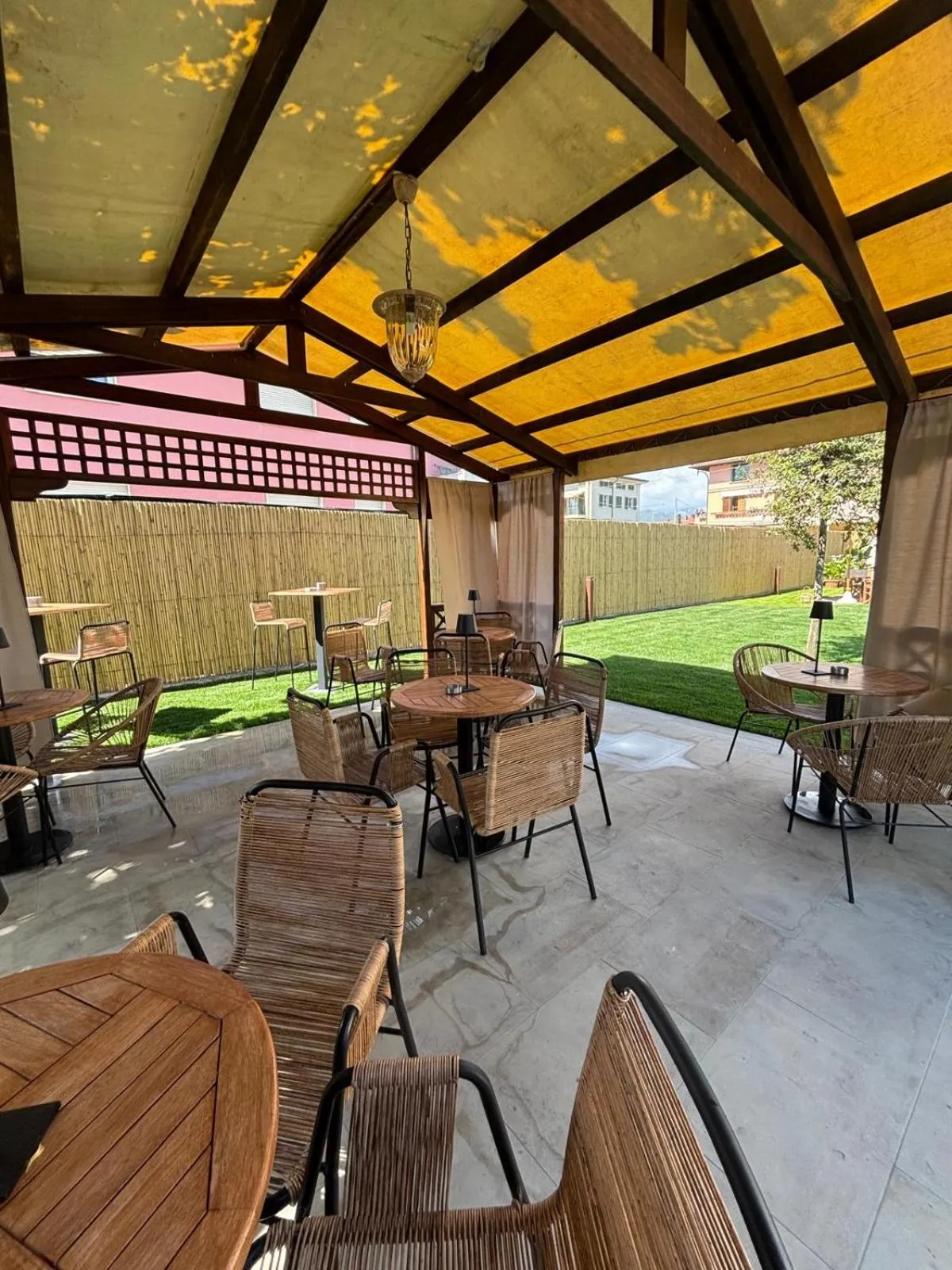 Restaurant/places to eat in Hotel Virginia