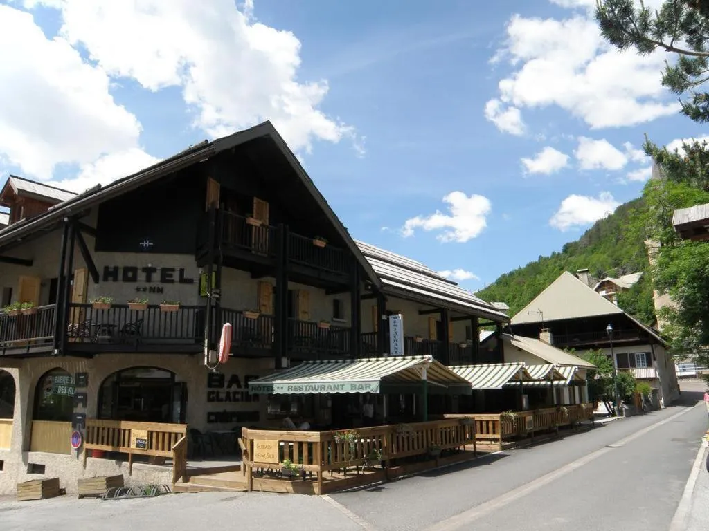 Property building in Hôtel les Vallois