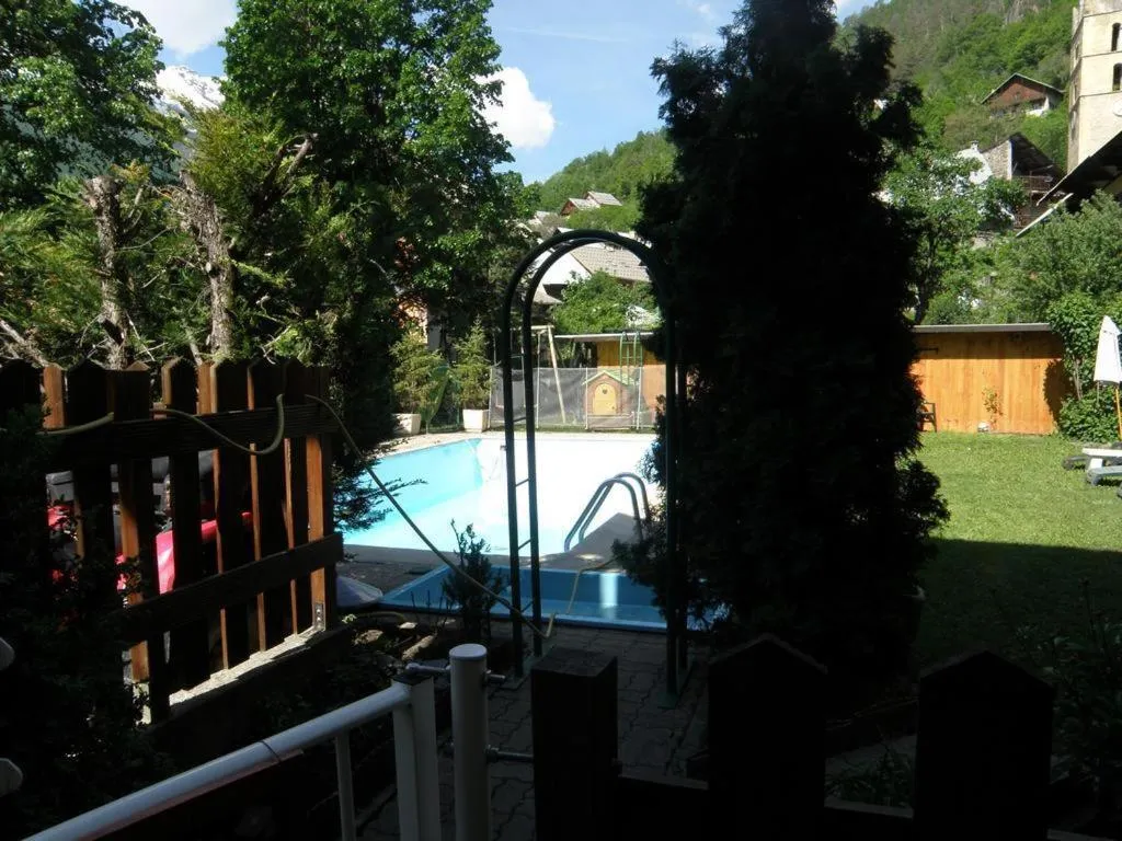 Pool view in Hôtel les Vallois